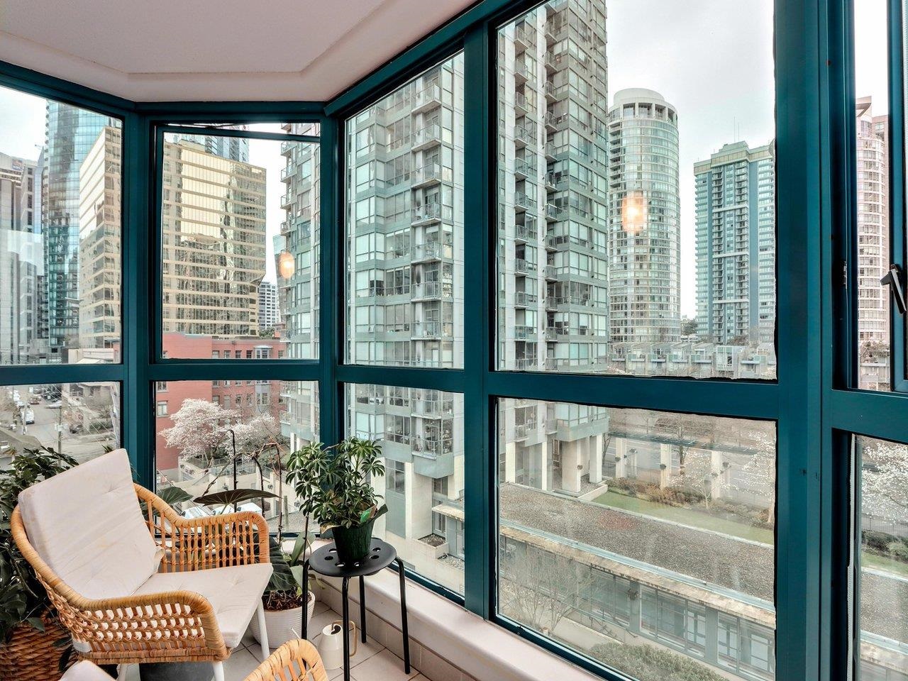 1238 MELVILLE, Vancouver, British Columbia V6E 4N2, 1 Bedroom Bedrooms, ,1 BathroomBathrooms,Residential Attached,For Sale,MELVILLE,R2862163