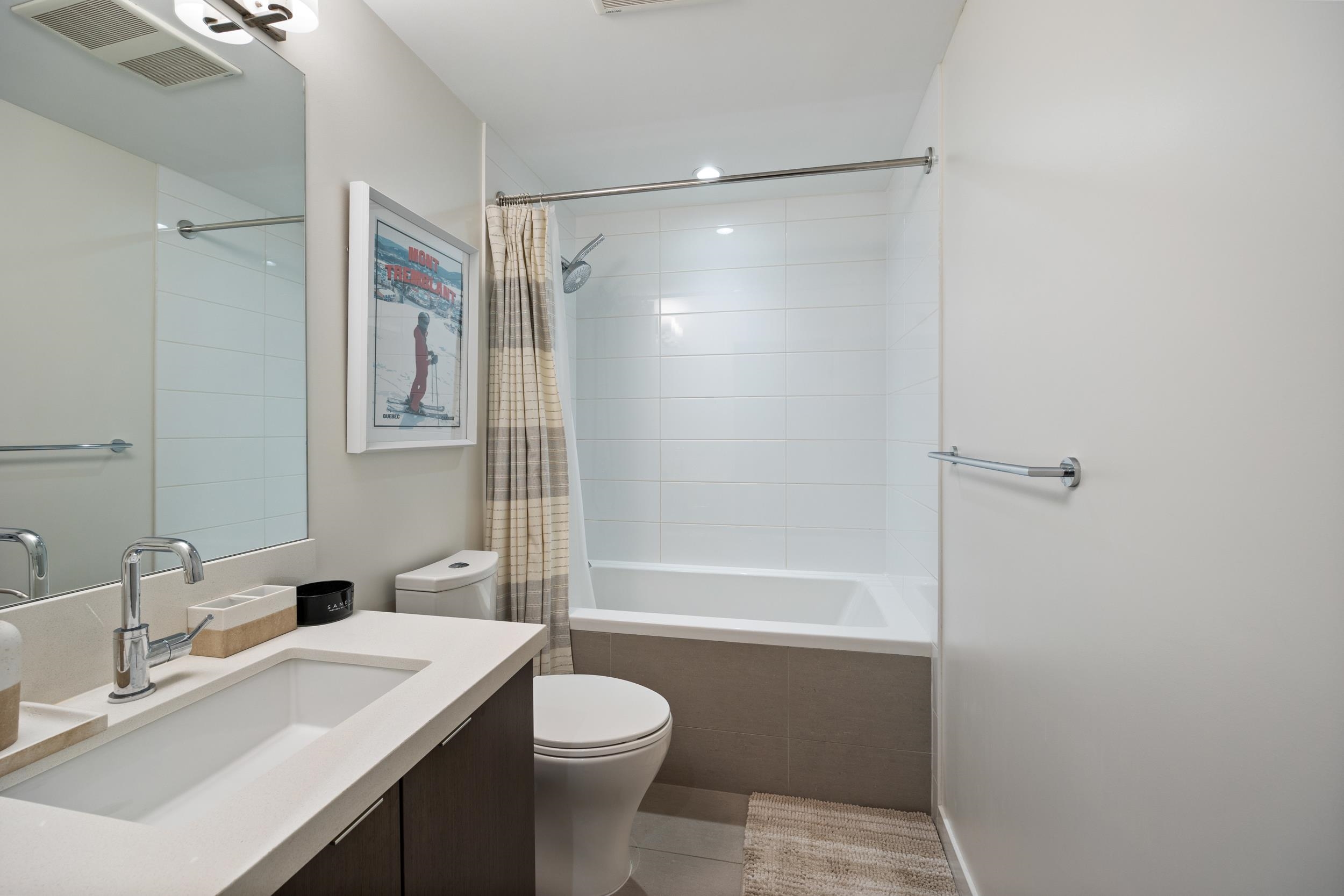 384 1ST, Vancouver, British Columbia V5T 0G5, 1 Bedroom Bedrooms, ,1 BathroomBathrooms,Residential Attached,For Sale,1ST,R2862738