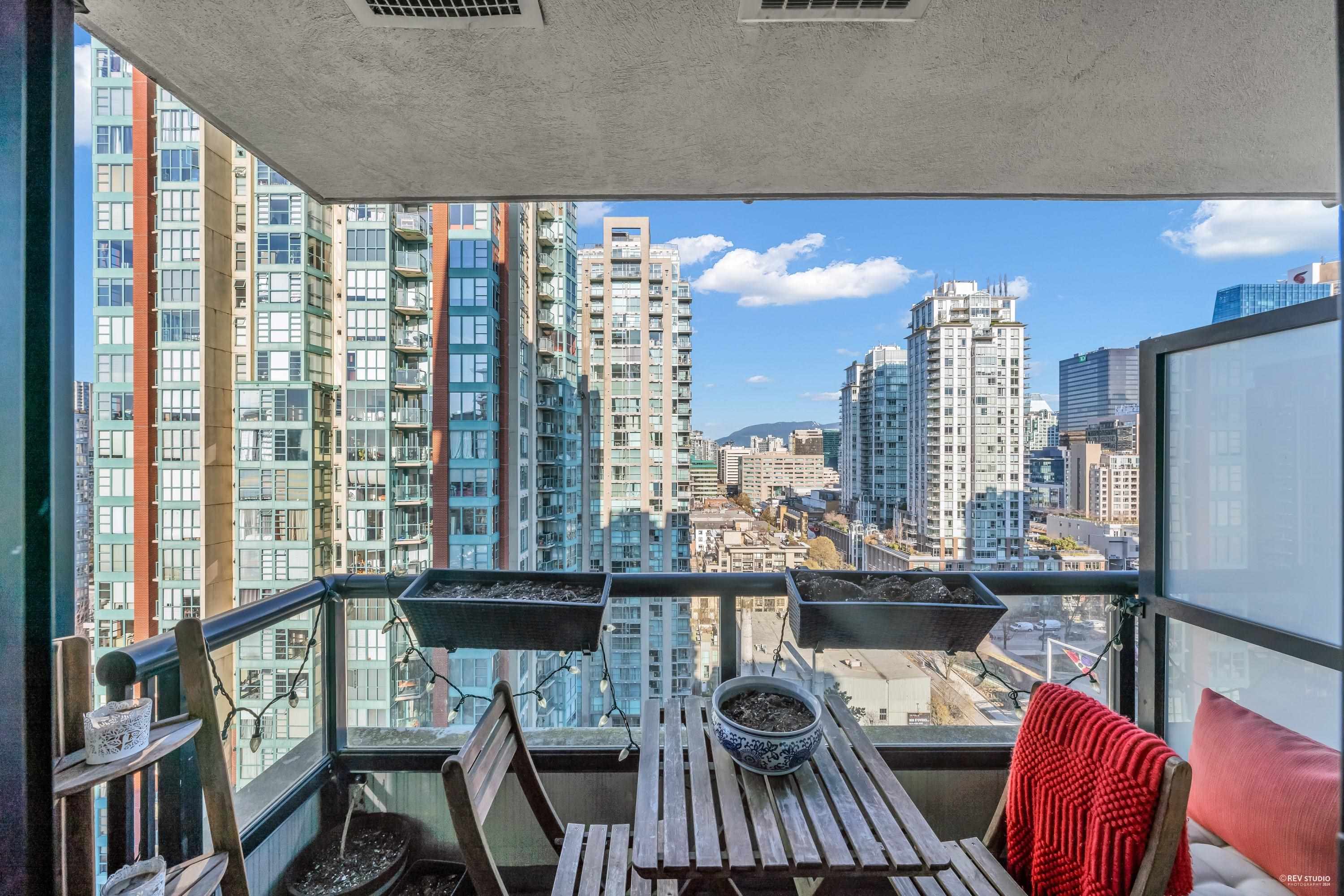 2002-928 HOMER STREET, Vancouver, British Columbia Apartment/Condo, 1 Bedroom, 1 Bathroom, Residential Attached,For Sale, MLS-R2862860, Richmond Condo for Sale