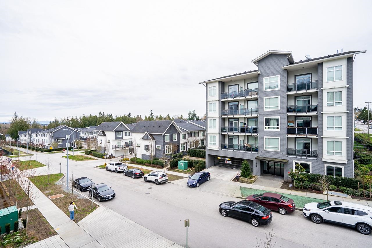 301-13623 81A AVENUE, Surrey, British Columbia, 2 Bedrooms Bedrooms, ,2 BathroomsBathrooms,Residential Attached,For Sale,R2863005