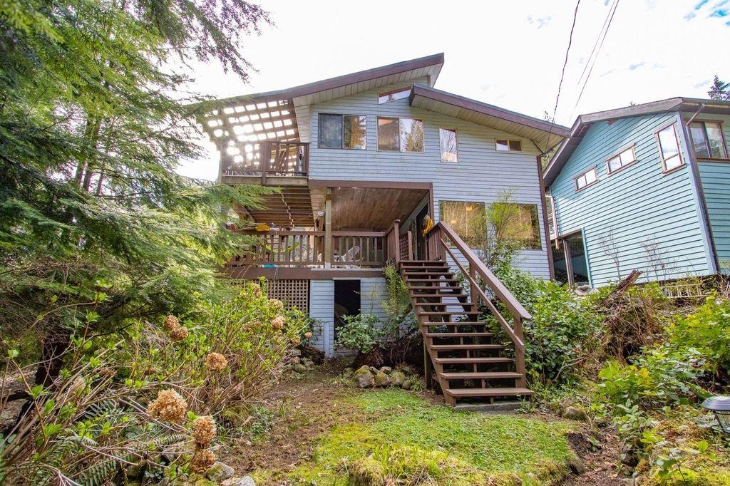 26 Brighton Beach, North Vancouver, Indian Arm, V3G 2S4 27