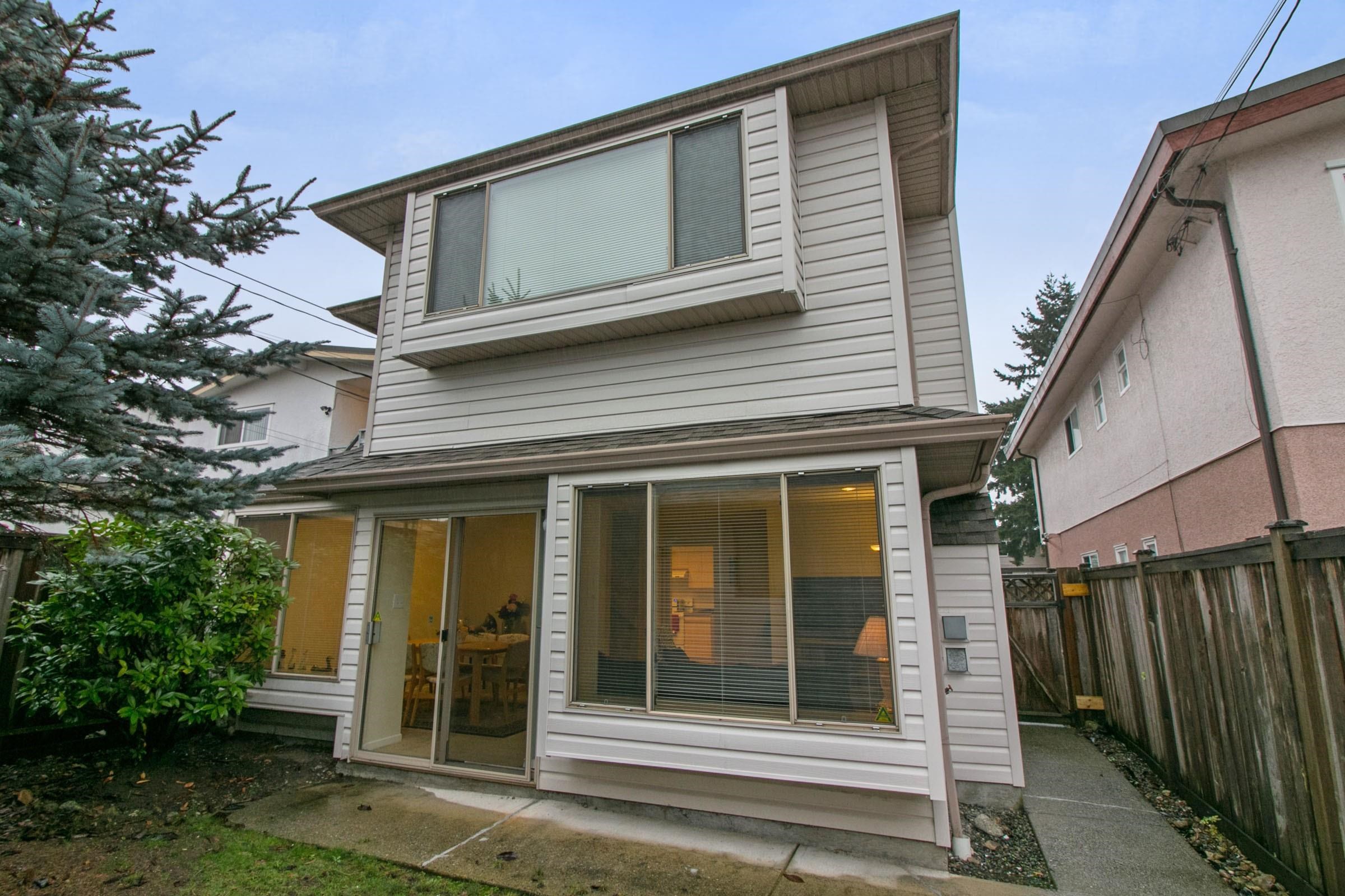8439 SHAUGHNESSY STREET, Vancouver, British Columbia 1/2 Duplex, 2 Bedrooms, 3 Bathrooms, Residential Attached,For Sale, MLS-R2863974