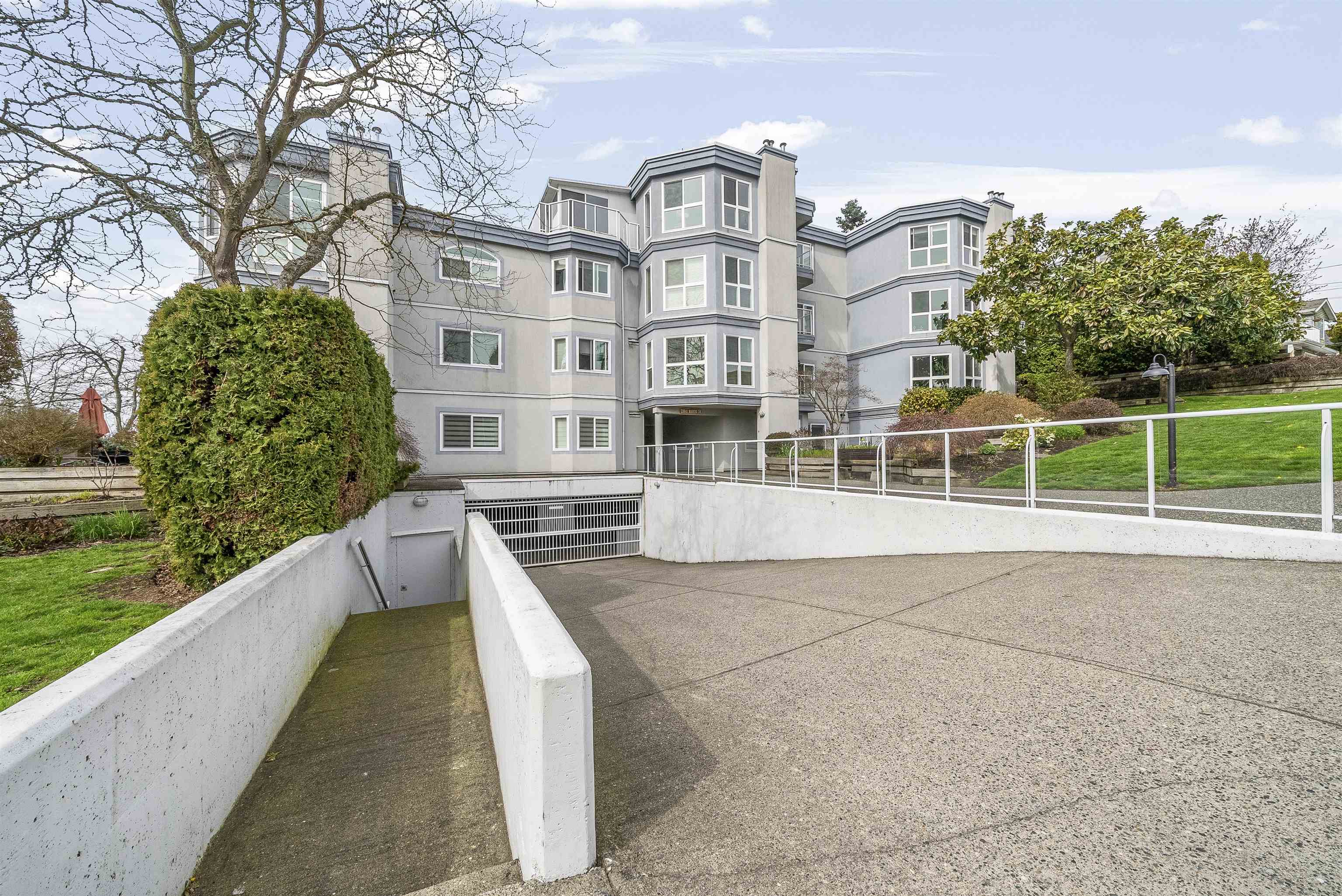 101-15941 MARINE DRIVE, White Rock, British Columbia, 2 Bedrooms Bedrooms, ,2 BathroomsBathrooms,Residential Attached,For Sale,R2864065