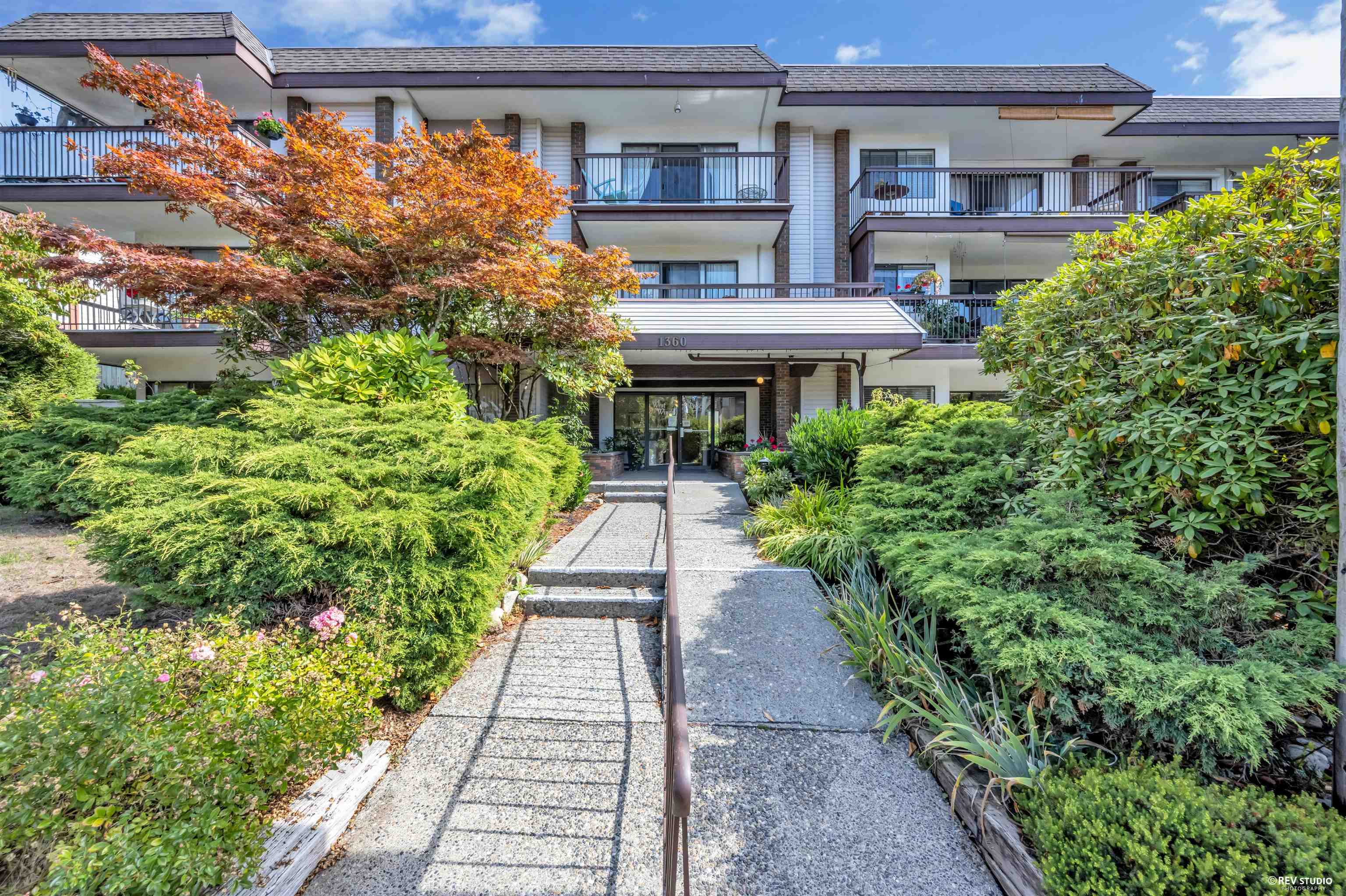 104-1360 MARTIN STREET, White Rock, British Columbia, 2 Bedrooms Bedrooms, ,2 BathroomsBathrooms,Residential Attached,For Sale,R2864103