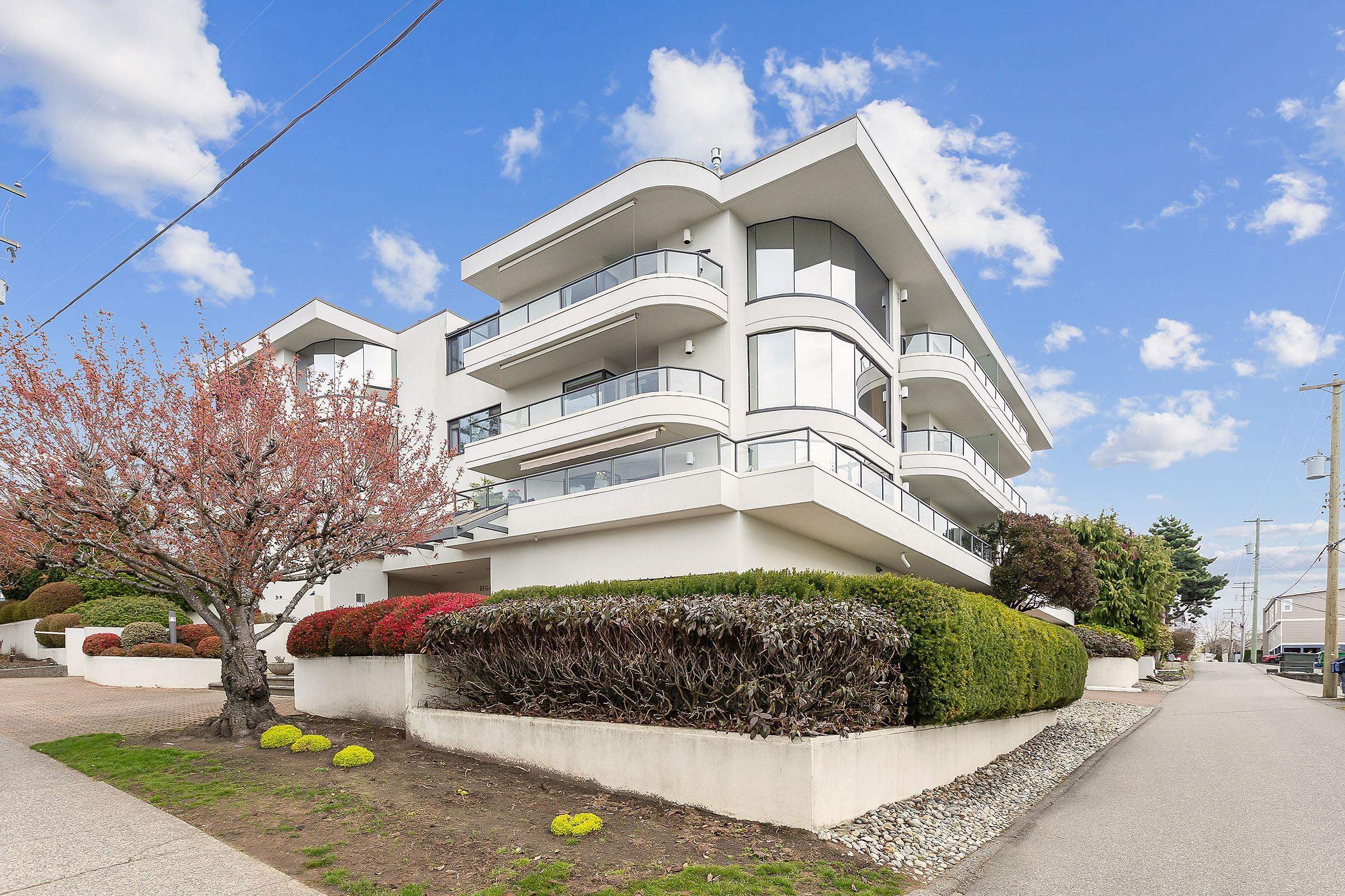 102-1280 FOSTER STREET, White Rock, British Columbia, 2 Bedrooms Bedrooms, ,2 BathroomsBathrooms,Residential Attached,For Sale,R2864262