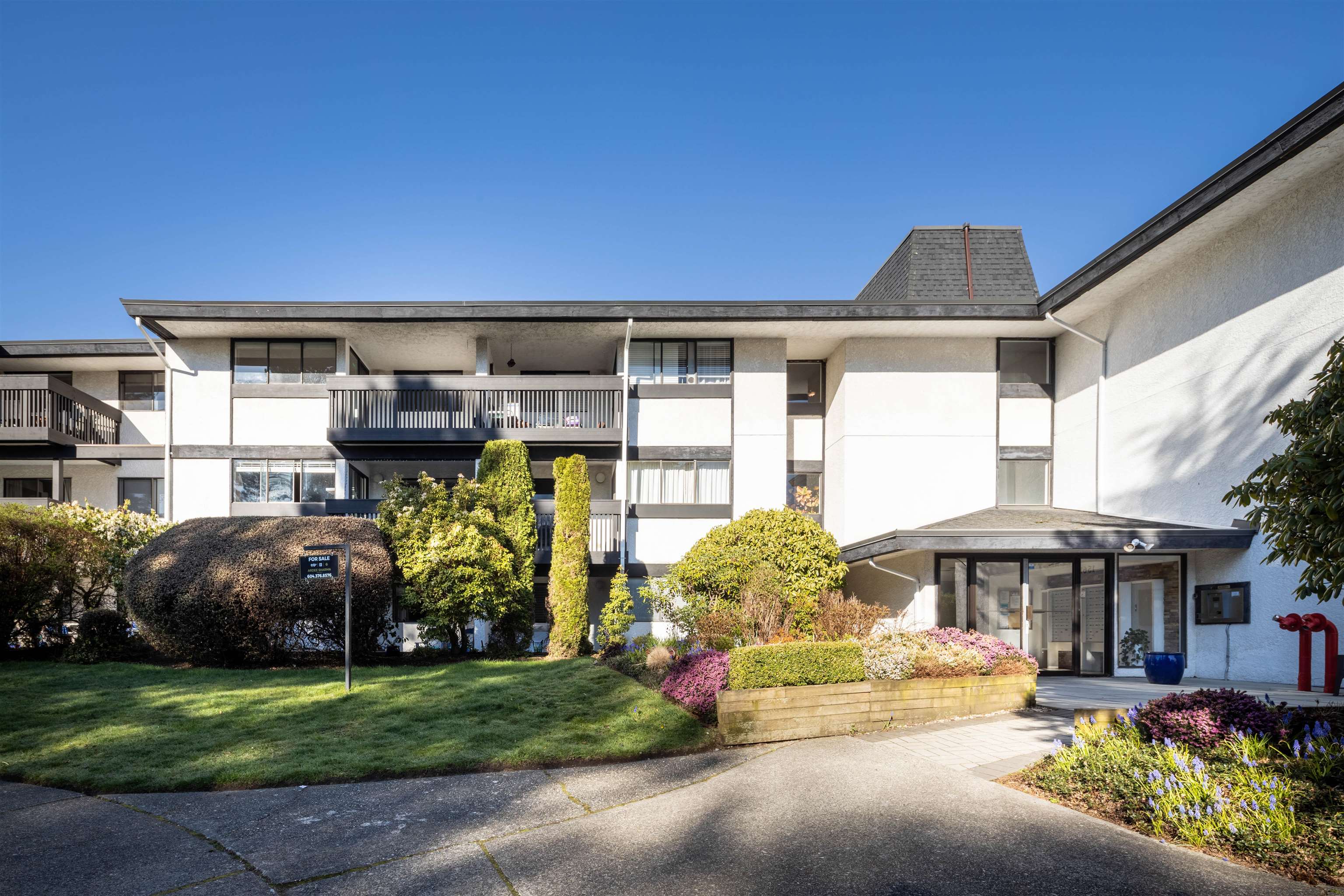 312-1561 VIDAL STREET, White Rock, British Columbia, 1 Bedroom Bedrooms, ,1 BathroomBathrooms,Residential Attached,For Sale,R2864402