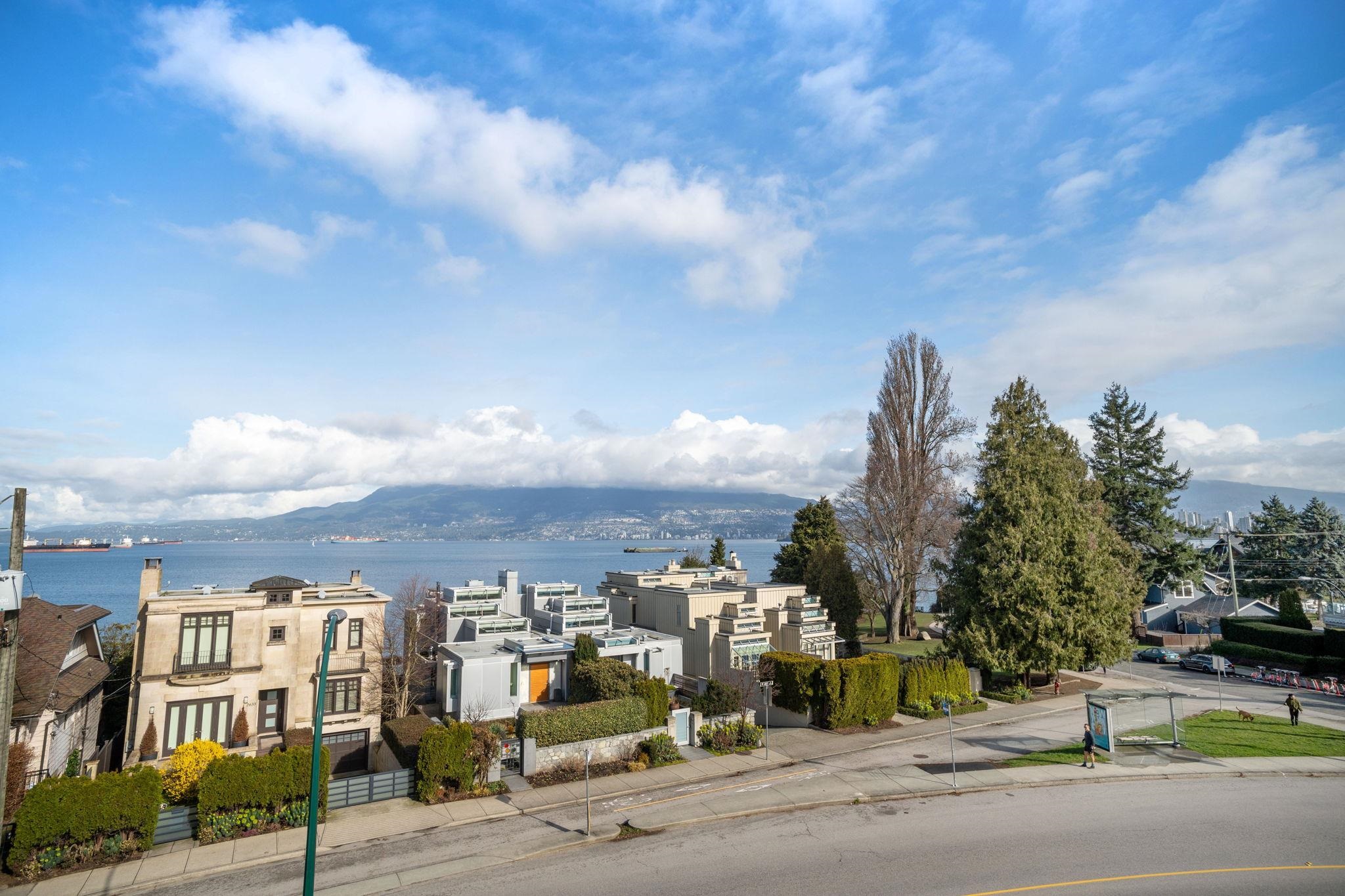 2616 POINT GREY, Vancouver, British Columbia V6K 1A5, 3 Bedrooms Bedrooms, ,3 BathroomsBathrooms,Residential Attached,For Sale,POINT GREY,R2864801