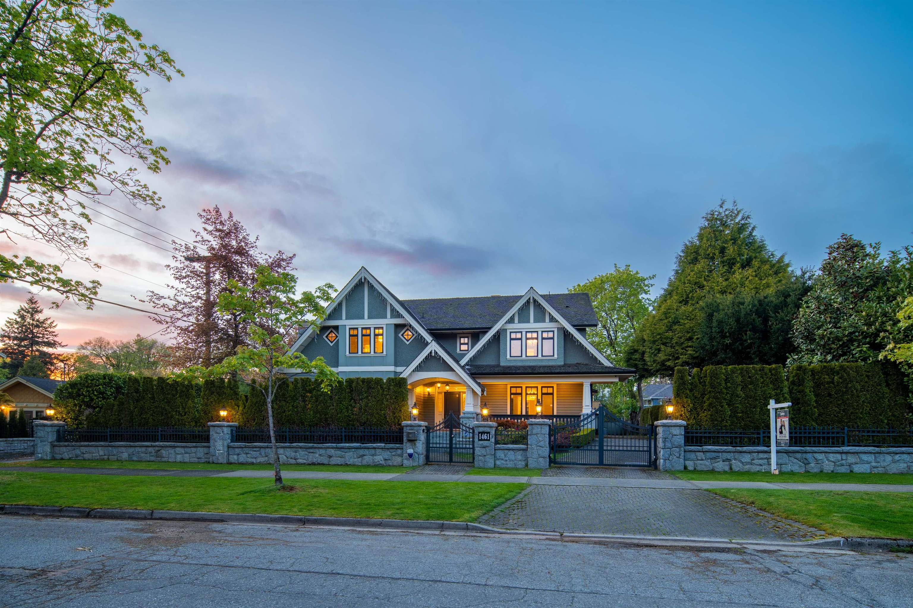 Listing image of 1461 CONNAUGHT DRIVE