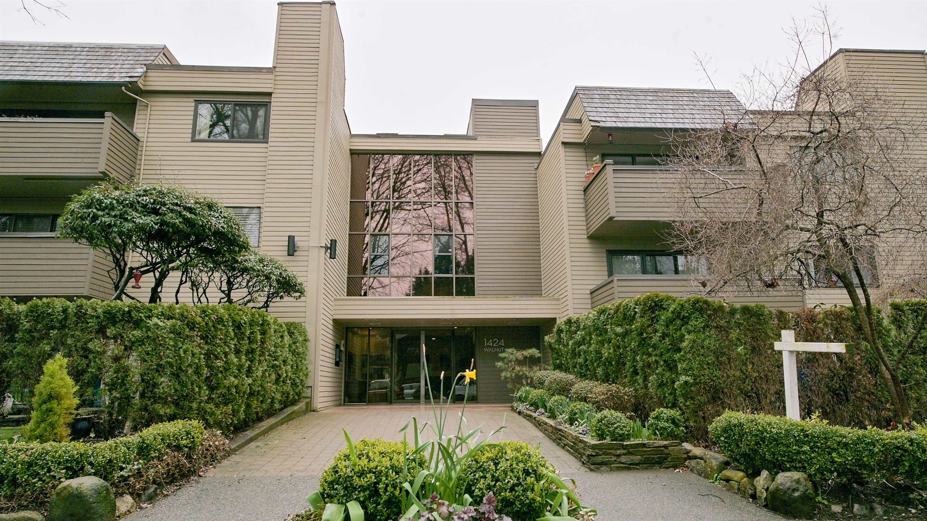 Kitsilano Apartment/Condo for sale: Walnut Place 2 bedroom 688 sq.ft. (Listed 2024-04-02)