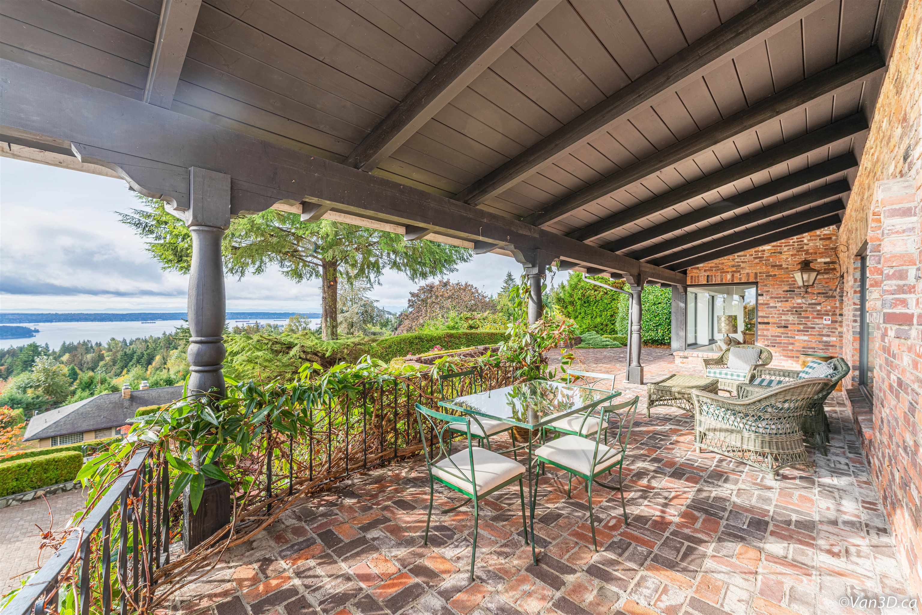 Listing image of 985 KING GEORGES WAY