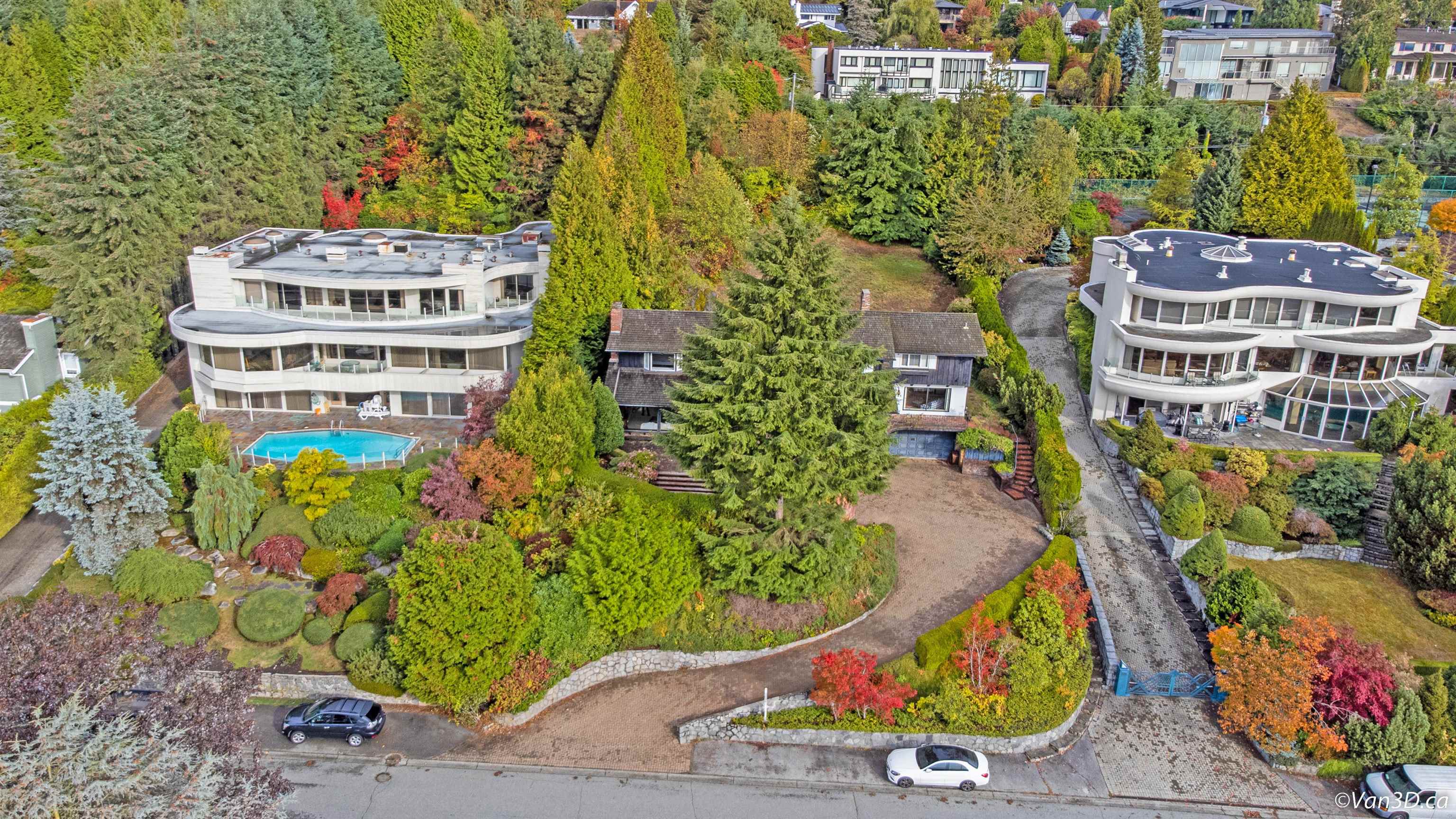 Listing image of 985 KING GEORGES WAY