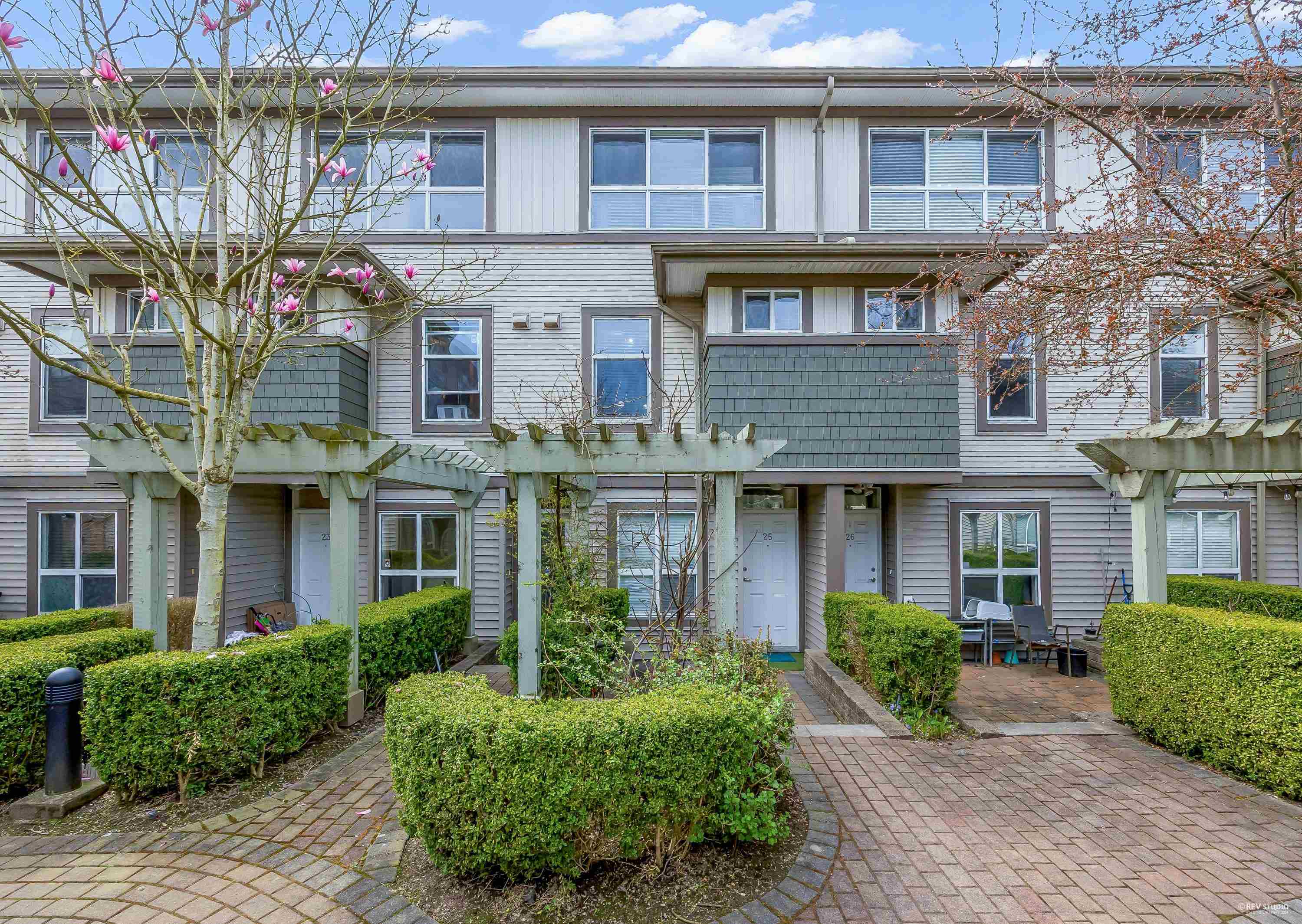 25-15353 100 AVENUE, Surrey, British Columbia Townhouse, 2 Bedrooms, 2 Bathrooms, Residential Attached,For Sale, MLS-R2865227