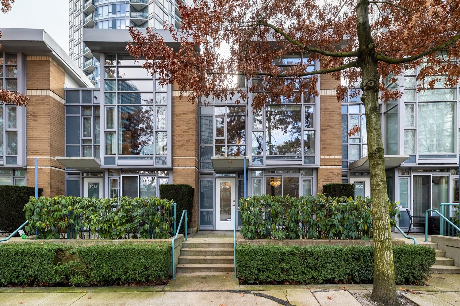 2J-1033 MARINASIDE CRESCENT, Vancouver, British Columbia, 3 Bedrooms Bedrooms, ,2 BathroomsBathrooms,Residential Attached,For Sale,R2865654