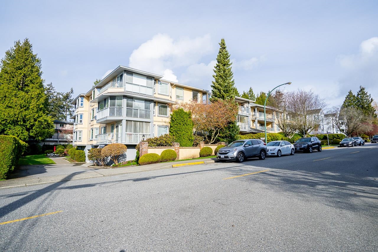 200-1459 BLACKWOOD STREET, White Rock, British Columbia, 2 Bedrooms Bedrooms, ,2 BathroomsBathrooms,Residential Attached,For Sale,R2866458