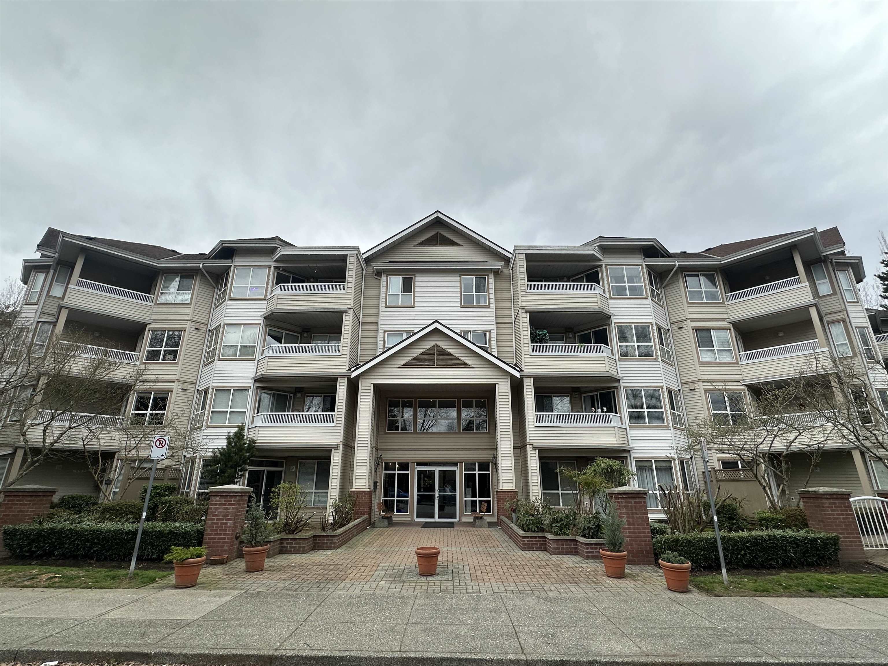 8139 121A, Surrey, British Columbia V3W 0Z2, 2 Bedrooms Bedrooms, ,2 BathroomsBathrooms,Residential Attached,For Sale,121A,R2866577