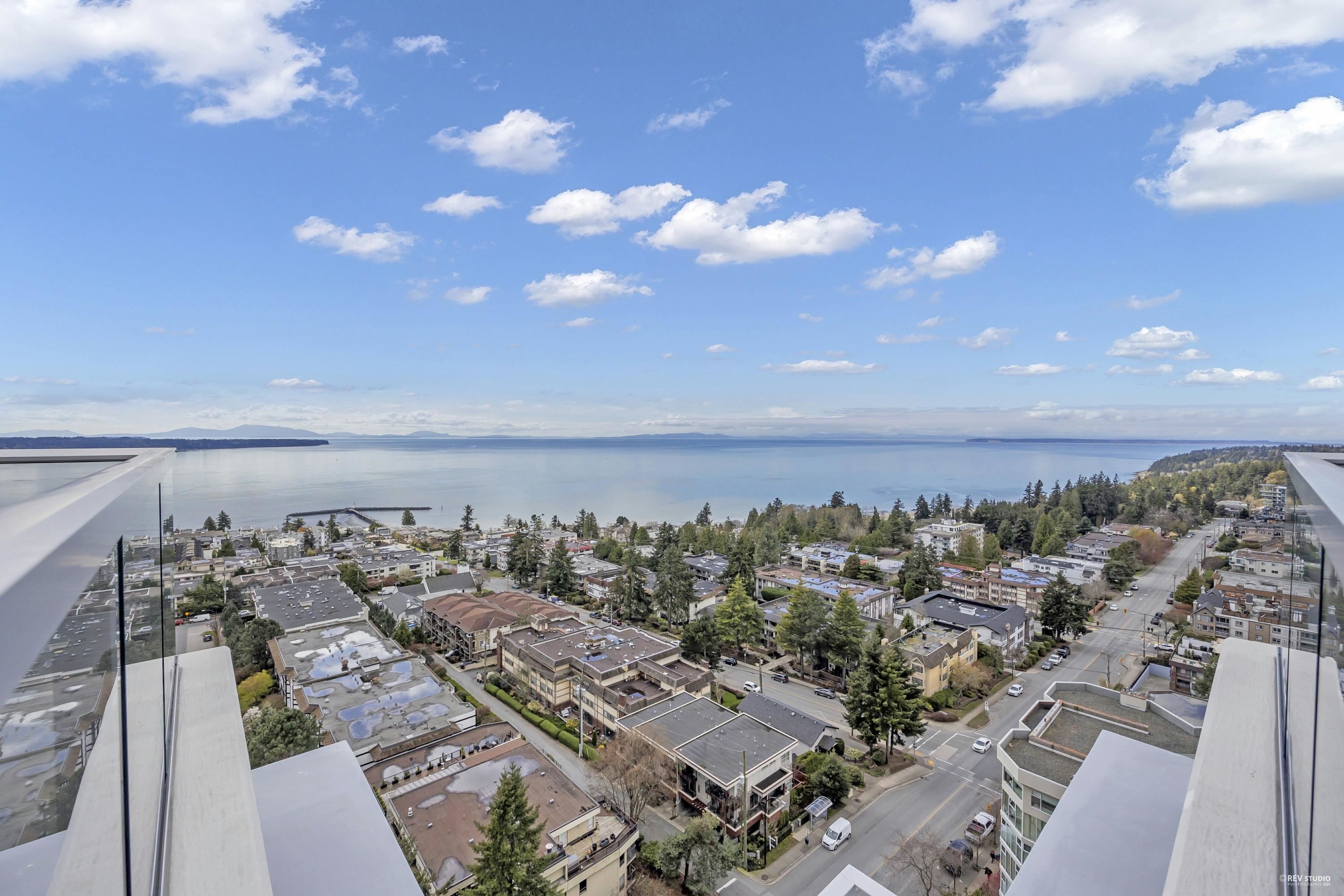 1601-15165 THRIFT AVENUE, White Rock, British Columbia, 2 Bedrooms Bedrooms, ,4 BathroomsBathrooms,Residential Attached,For Sale,R2867717