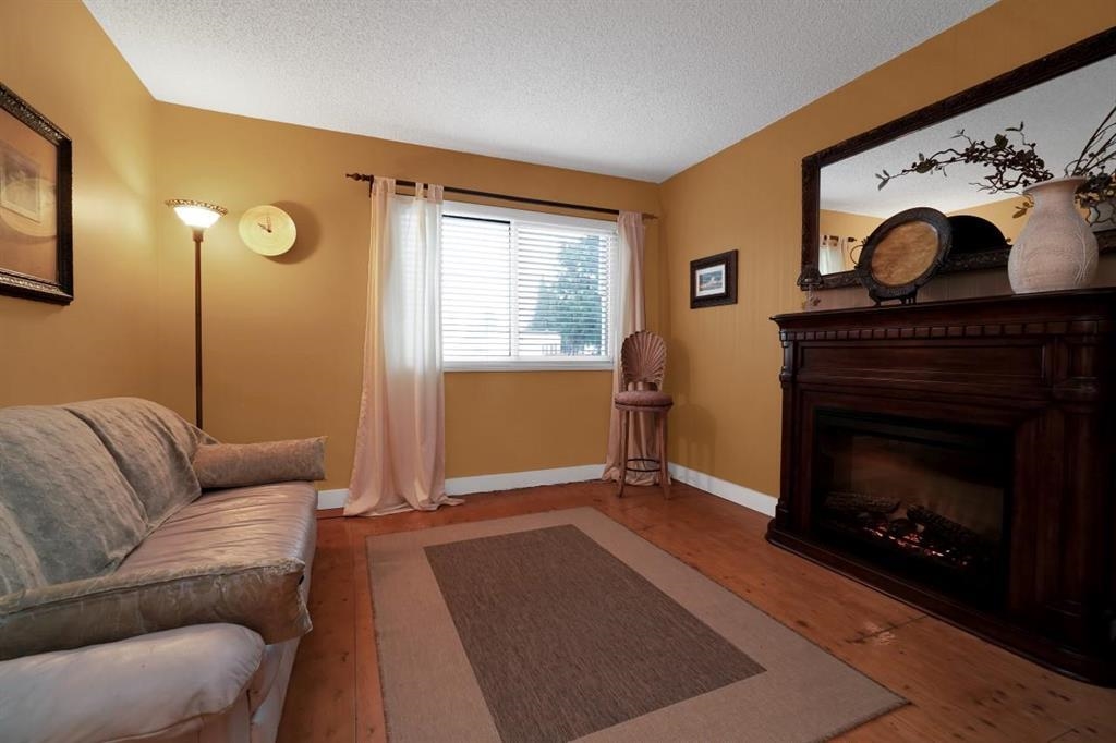 744 SPROULE AVENUE, Coquitlam, British Columbia V3J 4L5 1/2 Duplex, 3 Bedrooms, 2 Bathrooms, Residential Attached,For Sale, MLS-R2867871, Richmond Condo for Sale