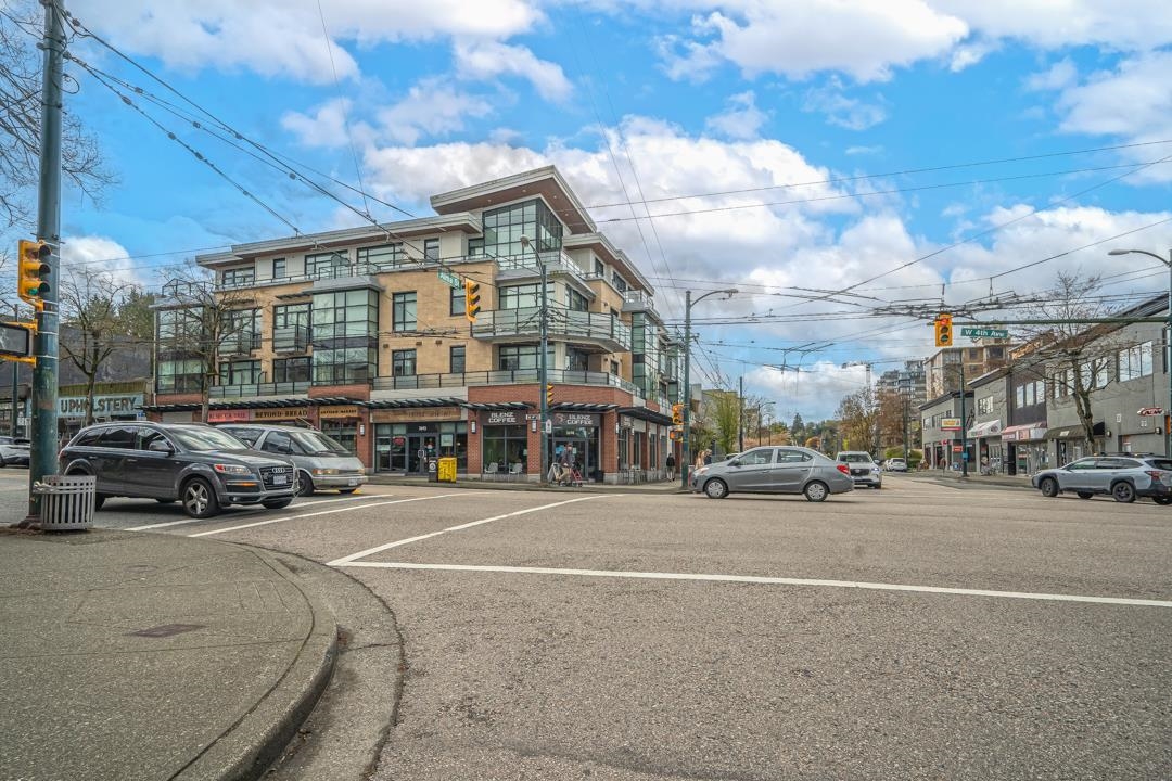 3651 5TH, Vancouver, British Columbia V6R 1S3, 2 Bedrooms Bedrooms, ,2 BathroomsBathrooms,Residential Attached,For Sale,5TH,R2868042