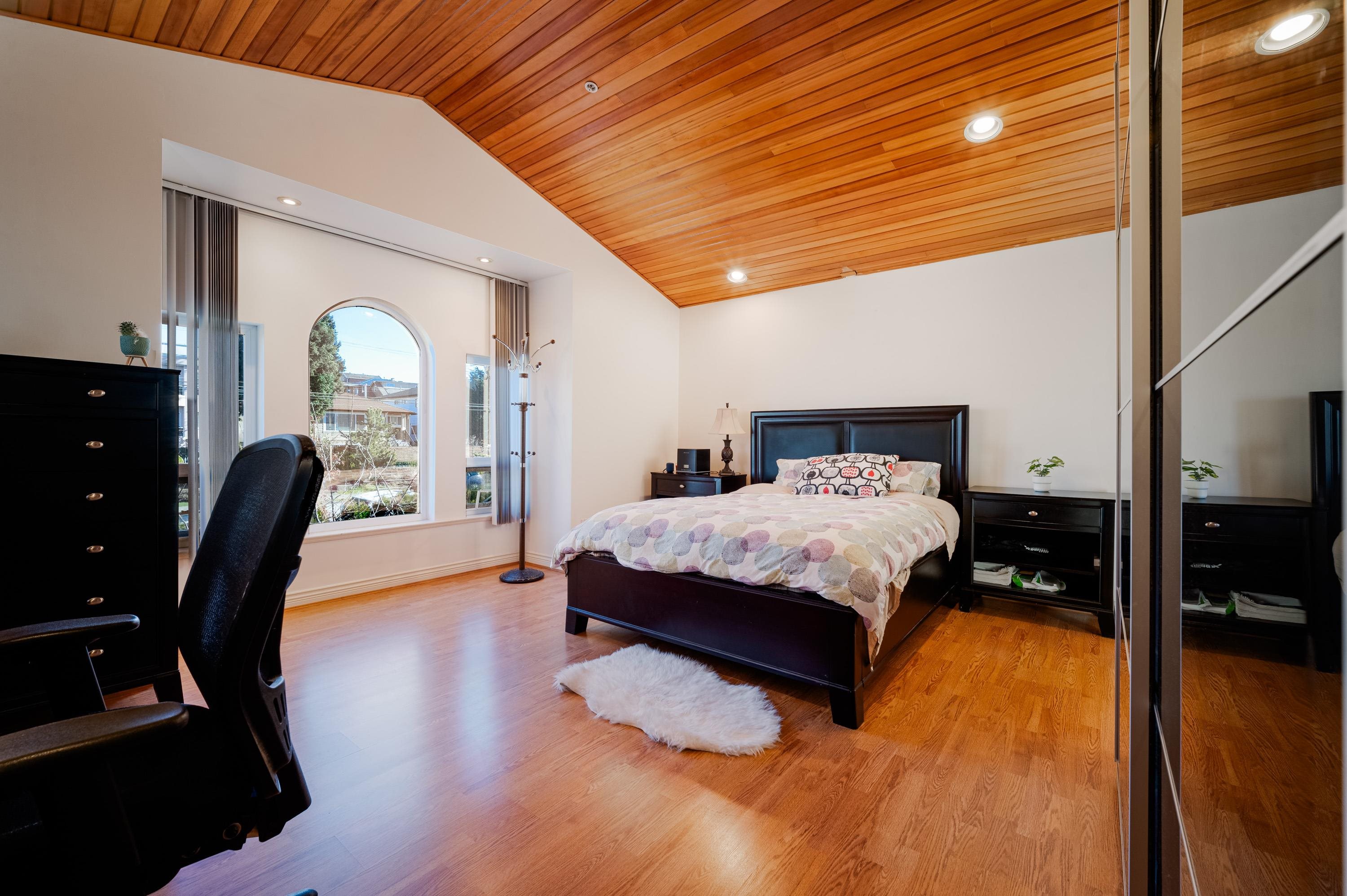 Listing image of 4105 SLOCAN STREET