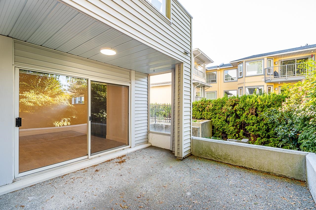 102-1473 BLACKWOOD STREET, White Rock, British Columbia, 2 Bedrooms Bedrooms, ,2 BathroomsBathrooms,Residential Attached,For Sale,R2868786