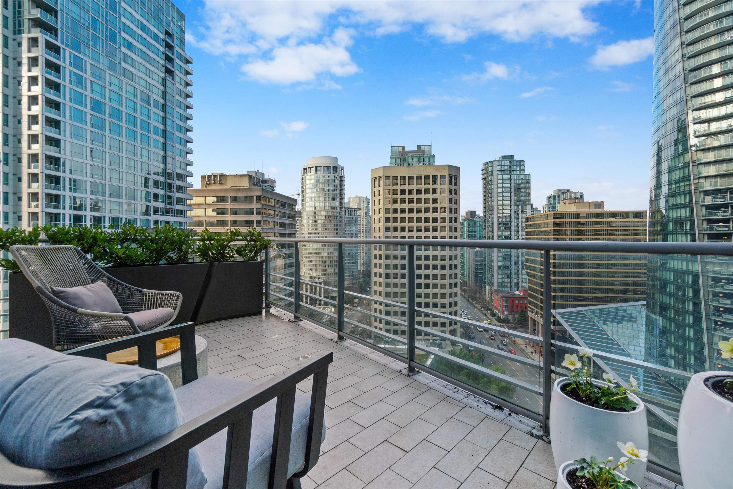 1701-1111 ALBERNI STREET, Vancouver, British Columbia, 2 Bedrooms Bedrooms, ,2 BathroomsBathrooms,Residential Attached,For Sale,R2869218
