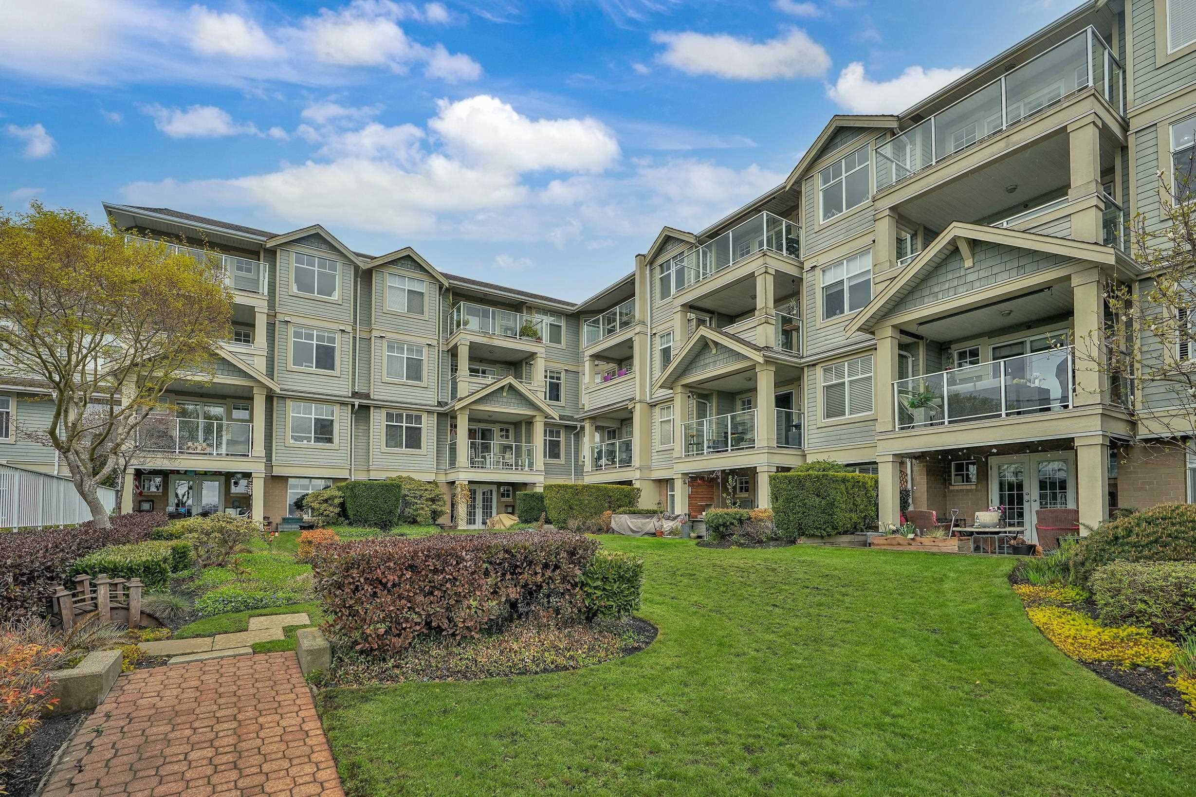 216-15621 MARINE DRIVE, White Rock, British Columbia, 1 Bedroom Bedrooms, ,1 BathroomBathrooms,Residential Attached,For Sale,R2869324