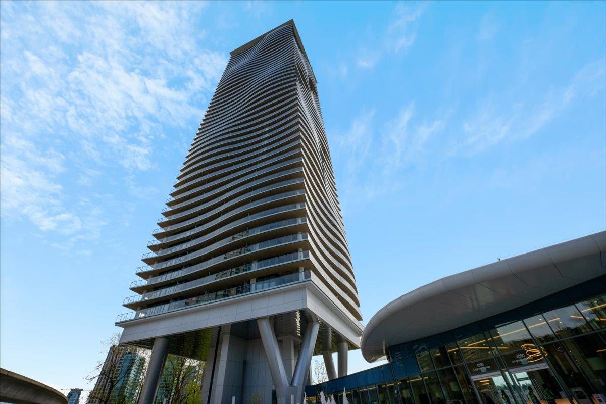 3003-4890 LOUGHEED HIGHWAY, Burnaby, British Columbia, 1 Bedroom Bedrooms, ,1 BathroomBathrooms,Residential Attached,For Sale,R2869356