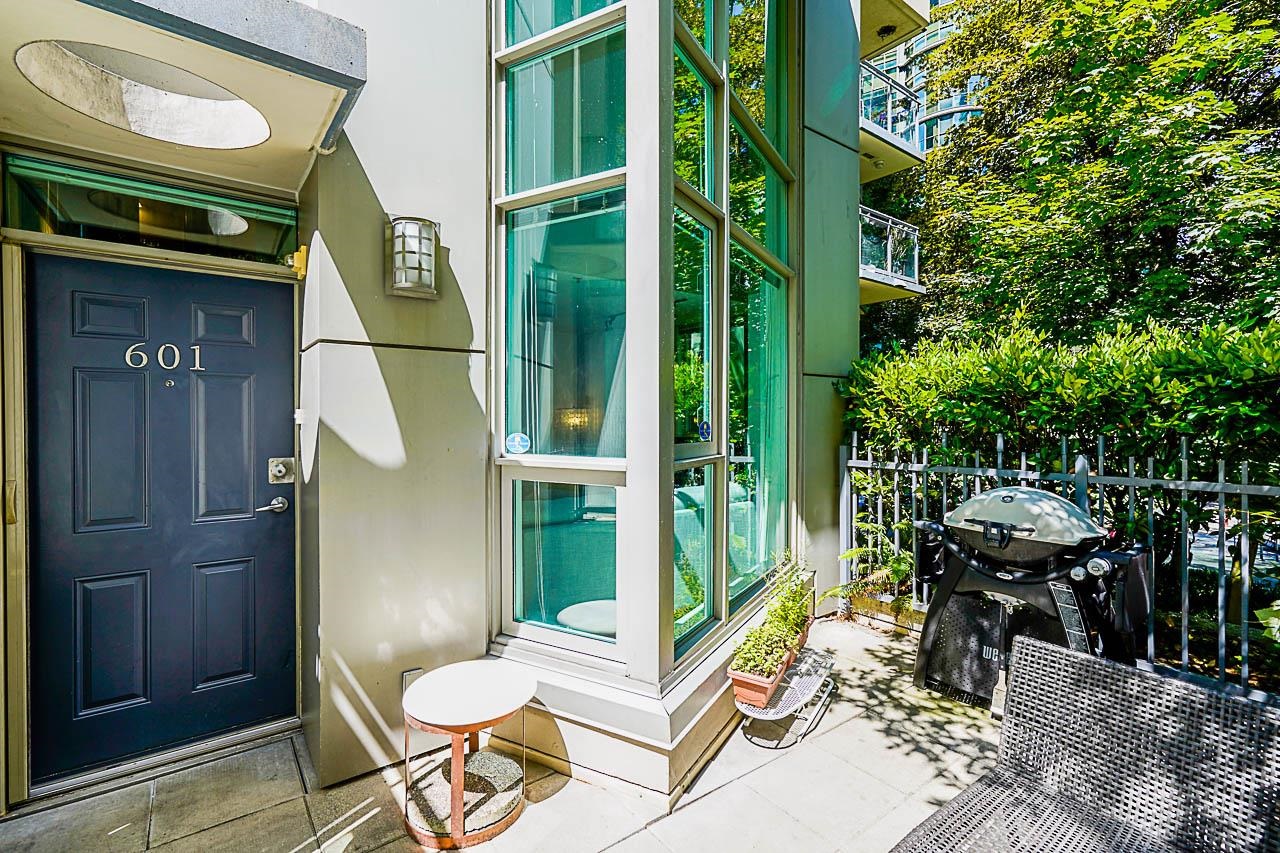 601 JERVIS, Vancouver, British Columbia V6E 3M5, 2 Bedrooms Bedrooms, ,2 BathroomsBathrooms,Residential Attached,For Sale,JERVIS,R2869756