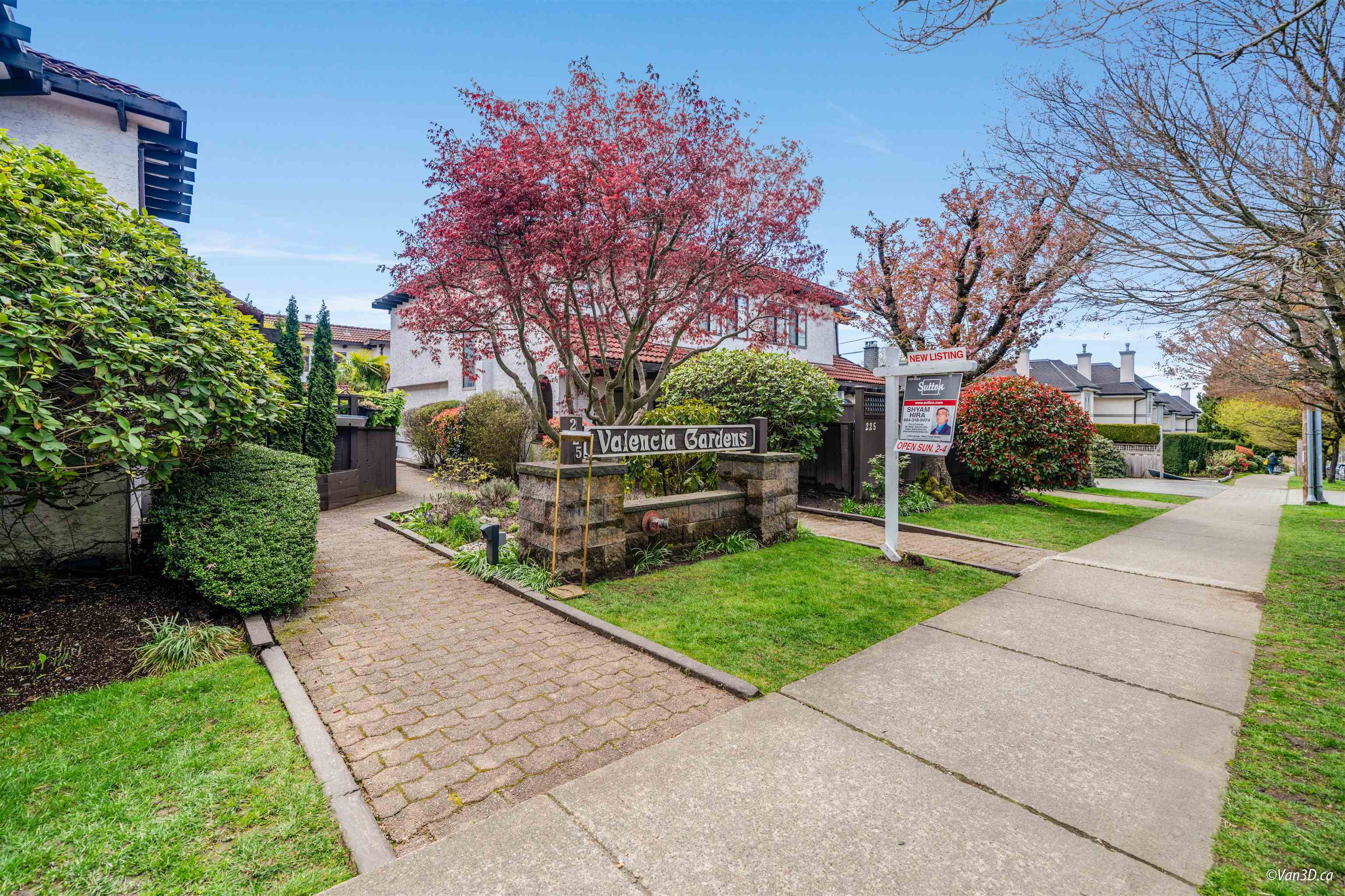 3-225 W15TH STREET, North Vancouver, British Columbia, 3 Bedrooms Bedrooms, ,3 BathroomsBathrooms,Residential Attached,For Sale,R2869876