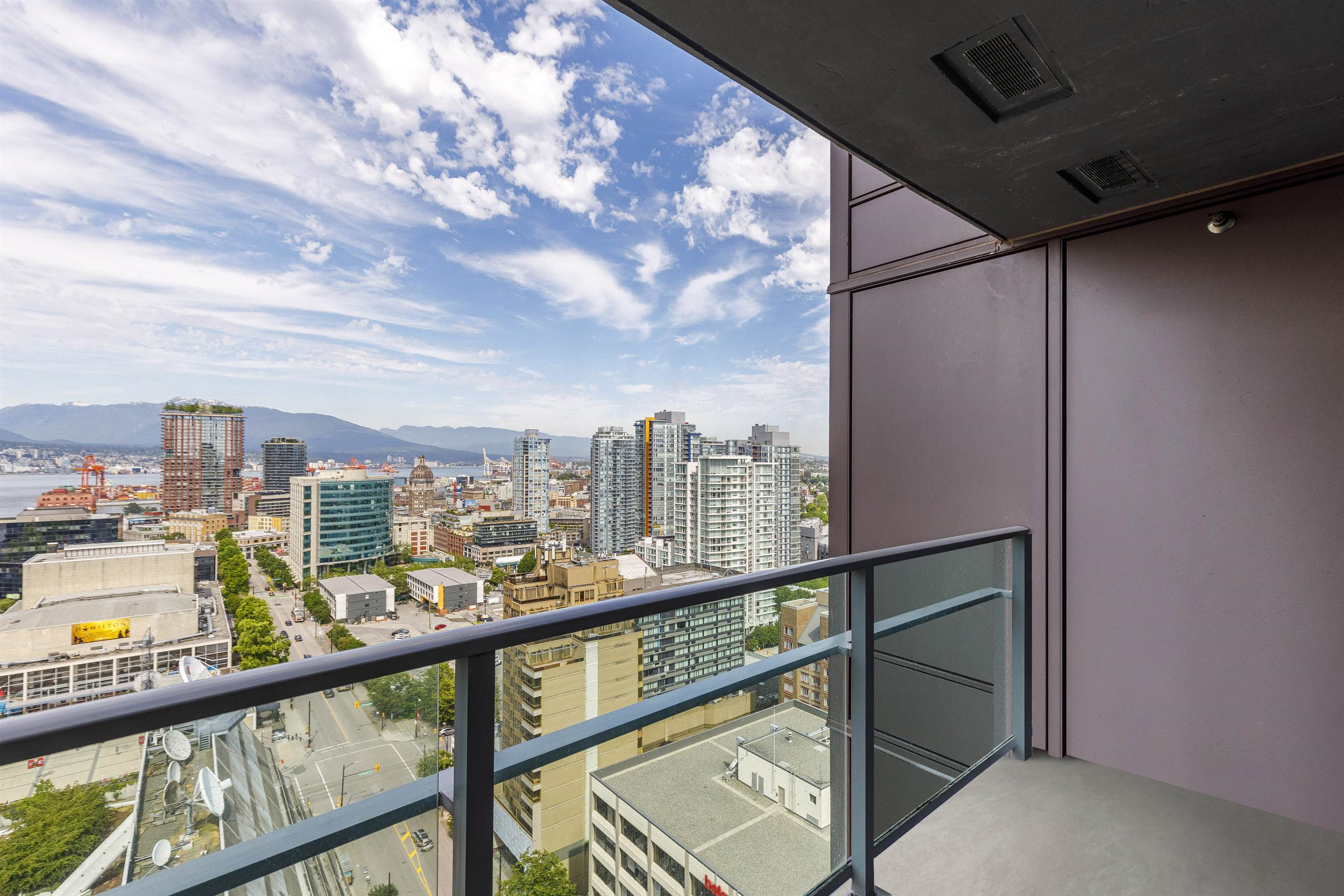 233 ROBSON, Vancouver, British Columbia V6B 0E8, 2 Bedrooms Bedrooms, ,2 BathroomsBathrooms,Residential Attached,For Sale,ROBSON,R2869947