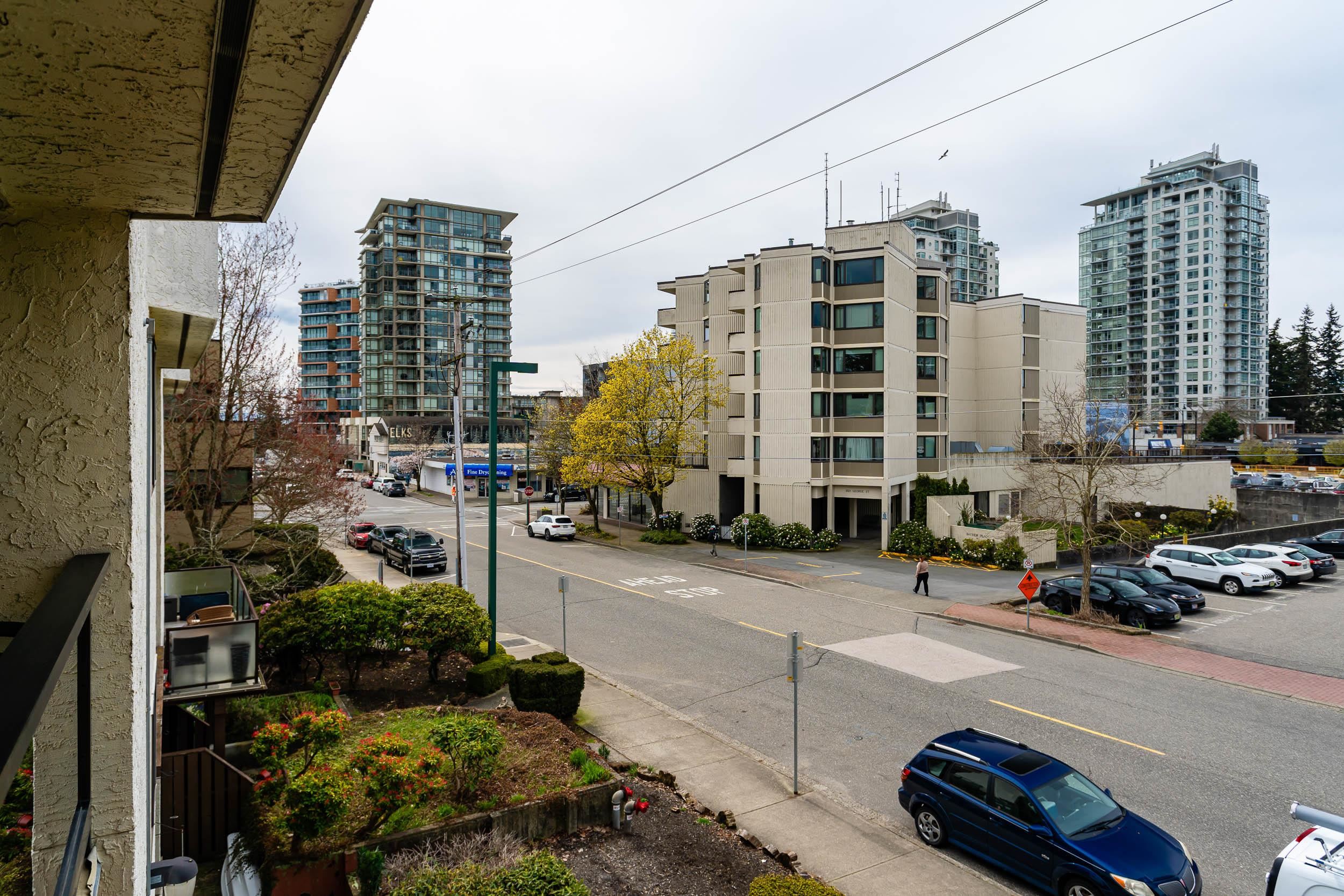 303-1526 GEORGE STREET, White Rock, British Columbia, 2 Bedrooms Bedrooms, ,2 BathroomsBathrooms,Residential Attached,For Sale,R2869979