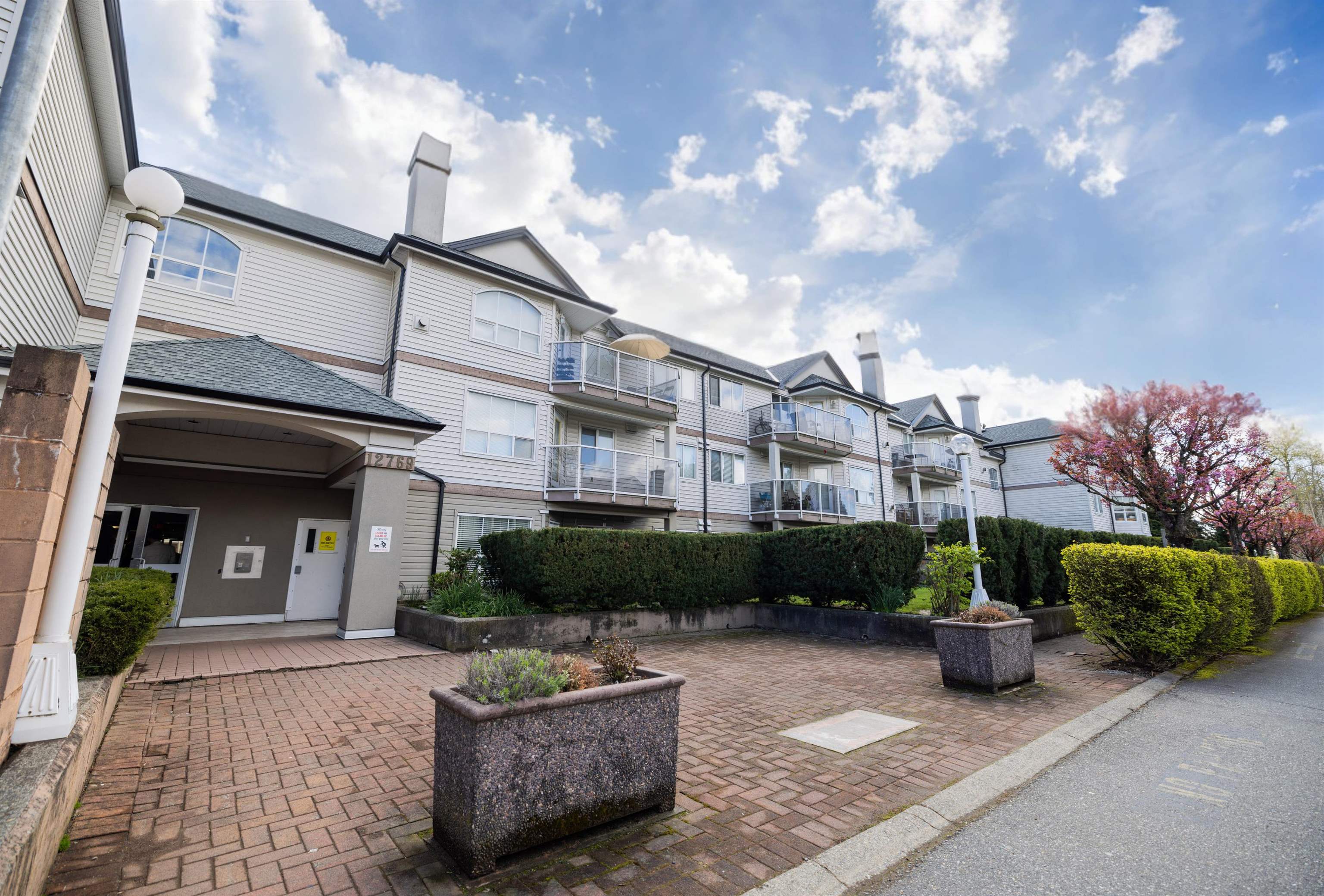 305-12769 72 AVENUE, Surrey, British Columbia, 1 Bedroom Bedrooms, ,1 BathroomBathrooms,Residential Attached,For Sale,R2870305