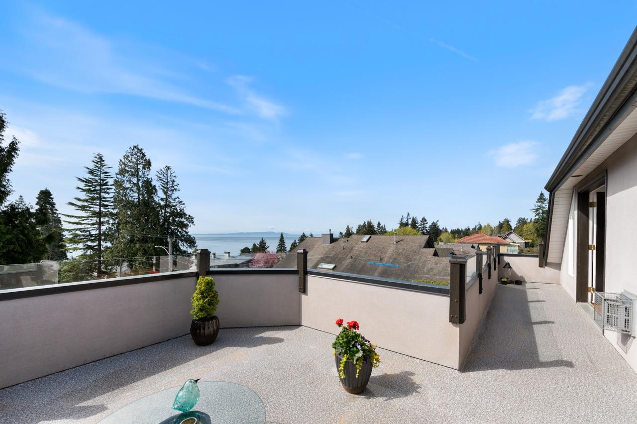 13407 MARINE DRIVE, Surrey, British Columbia V4A 1G1, 8 Bedrooms Bedrooms, ,5 BathroomsBathrooms,Residential Detached,For Sale,R2870321