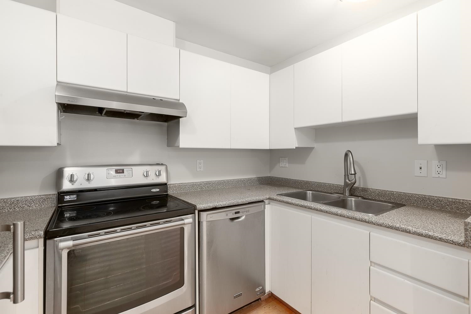 2-36 W13TH AVENUE, Vancouver, British Columbia, 2 Bedrooms Bedrooms, ,2 BathroomsBathrooms,Residential Attached,For Sale,R2870576