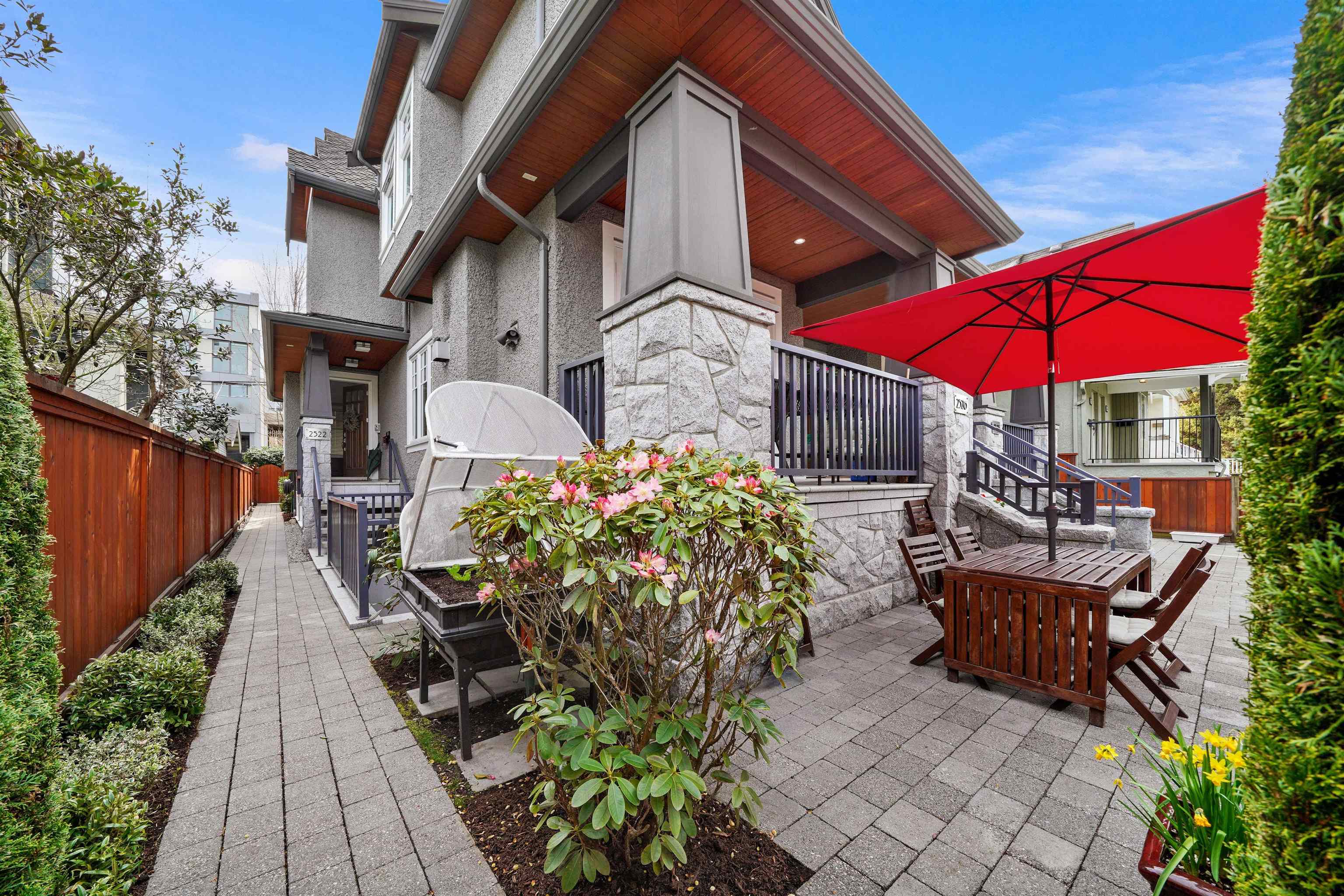 2526 8TH, Vancouver, British Columbia V6K 2B4, 3 Bedrooms Bedrooms, ,3 BathroomsBathrooms,Residential Attached,For Sale,8TH,R2870581