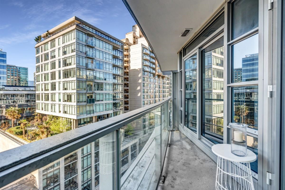 1283 HOWE, Vancouver, British Columbia V6Z 0E3, 1 Bedroom Bedrooms, ,1 BathroomBathrooms,Residential Attached,For Sale,HOWE,R2870709