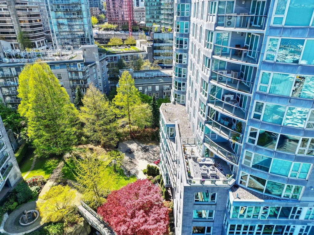 805-560 CARDERO STREET, Vancouver, British Columbia Apartment/Condo, 3 Bedrooms, 2 Bathrooms, Residential Attached,For Sale, MLS-R2871025