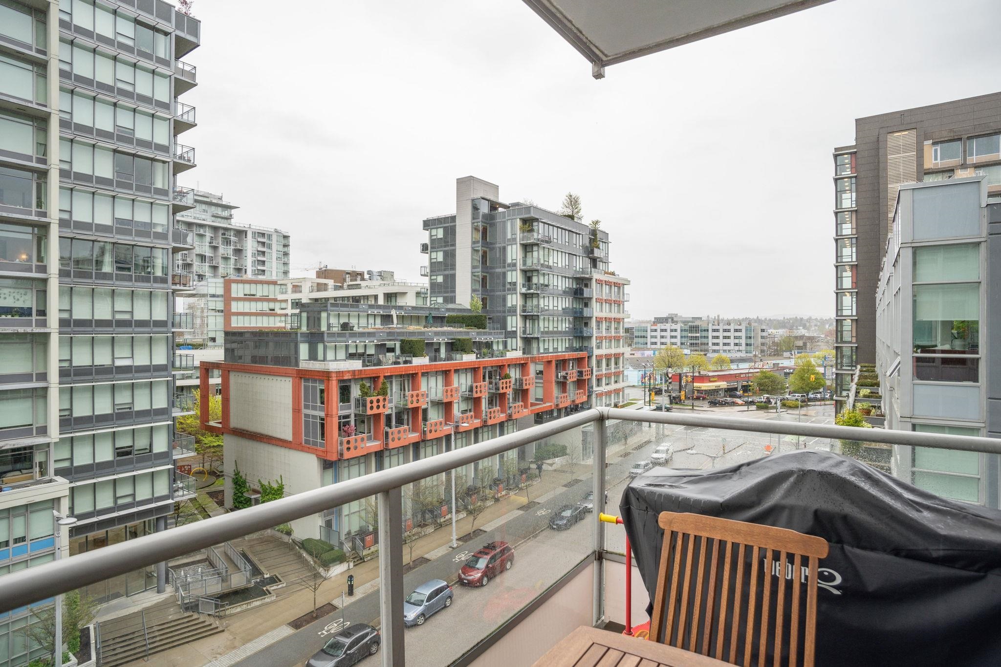 108 1ST, Vancouver, British Columbia V5T 0E4, 2 Bedrooms Bedrooms, ,2 BathroomsBathrooms,Residential Attached,For Sale,1ST,R2871221