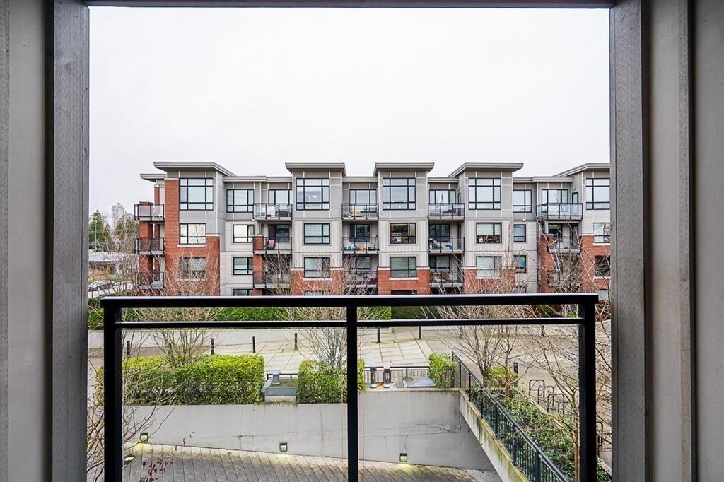 7058 14TH, Burnaby, British Columbia V3N 0E6, 2 Bedrooms Bedrooms, ,2 BathroomsBathrooms,Residential Attached,For Sale,14TH,R2871241