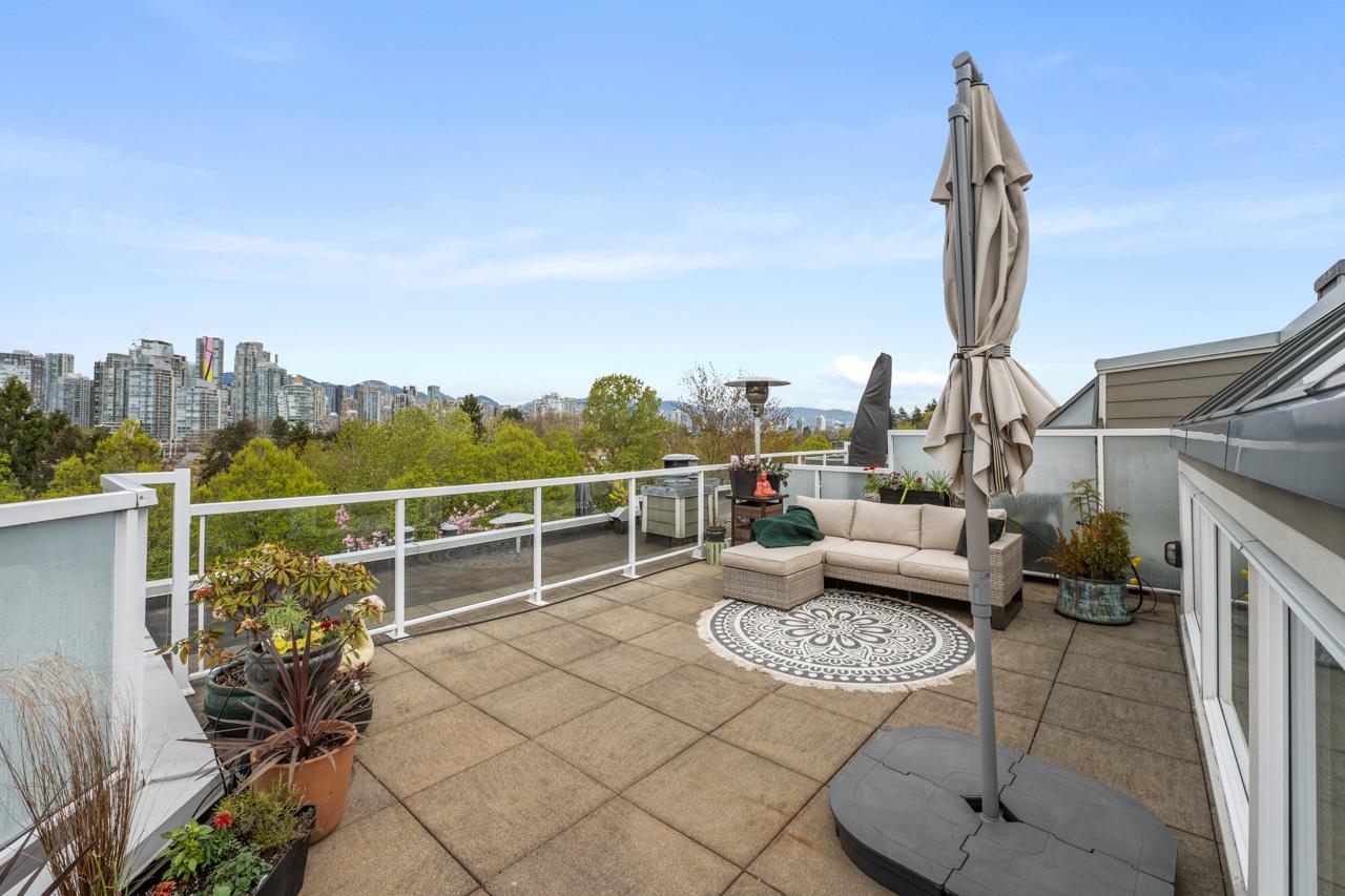 A2-1100 6TH AVENUE, Vancouver, British Columbia V6H 1A4, 2 Bedrooms Bedrooms, ,2 BathroomsBathrooms,Residential Attached,For Sale,R2871502