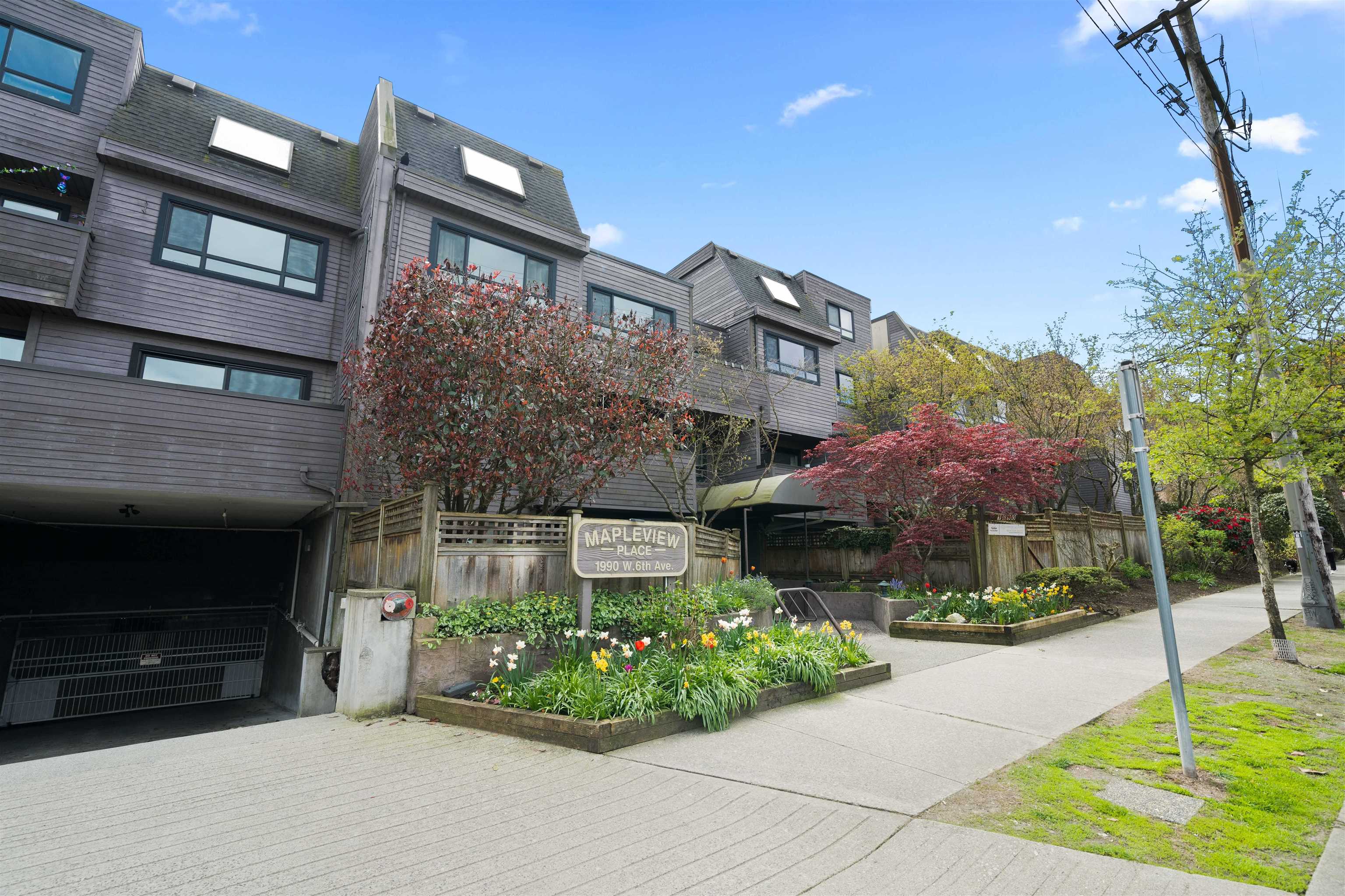 1990 6TH, Vancouver, British Columbia V6J 4V4, 2 Bedrooms Bedrooms, ,1 BathroomBathrooms,Residential Attached,For Sale,6TH,R2871617