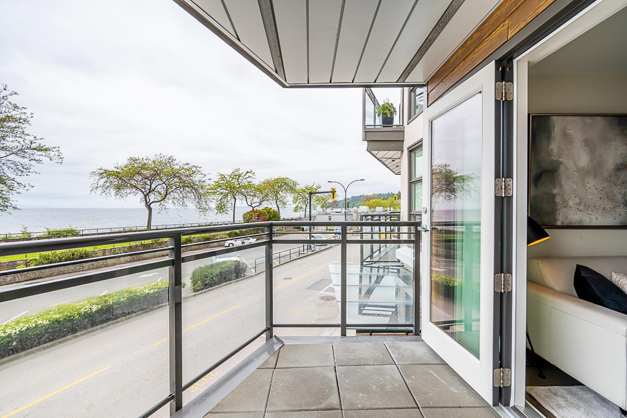 203-1150 OXFORD STREET, White Rock, British Columbia, 2 Bedrooms Bedrooms, ,2 BathroomsBathrooms,Residential Attached,For Sale,R2871627