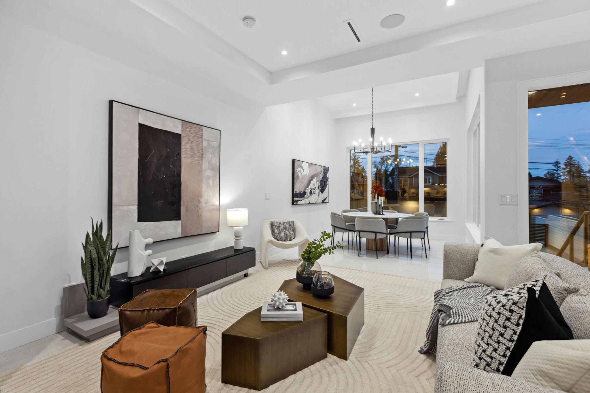 Listing image of 325 W 22ND STREET