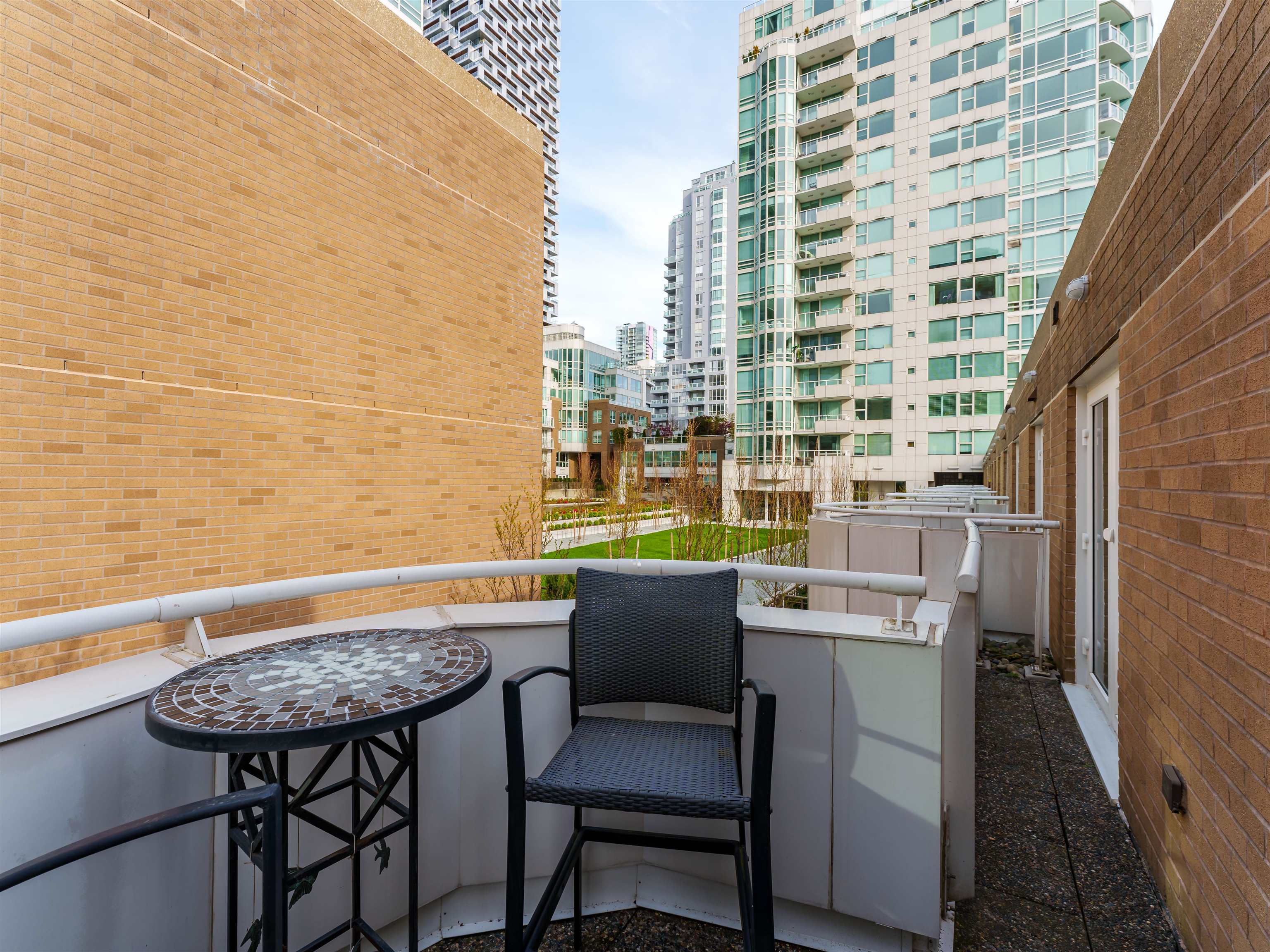 T5-1501 HOWE STREET, Vancouver, British Columbia, 3 Bedrooms Bedrooms, ,3 BathroomsBathrooms,Residential Attached,For Sale,R2871938