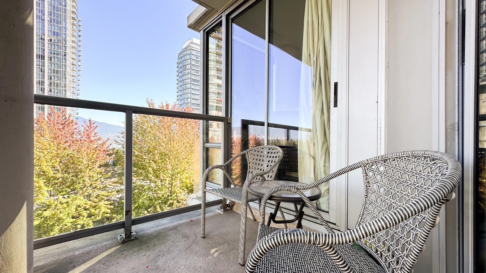 402-1228 WHASTINGS STREET, Vancouver, British Columbia, 2 Bedrooms Bedrooms, ,3 BathroomsBathrooms,Residential Attached,For Sale,R2871968