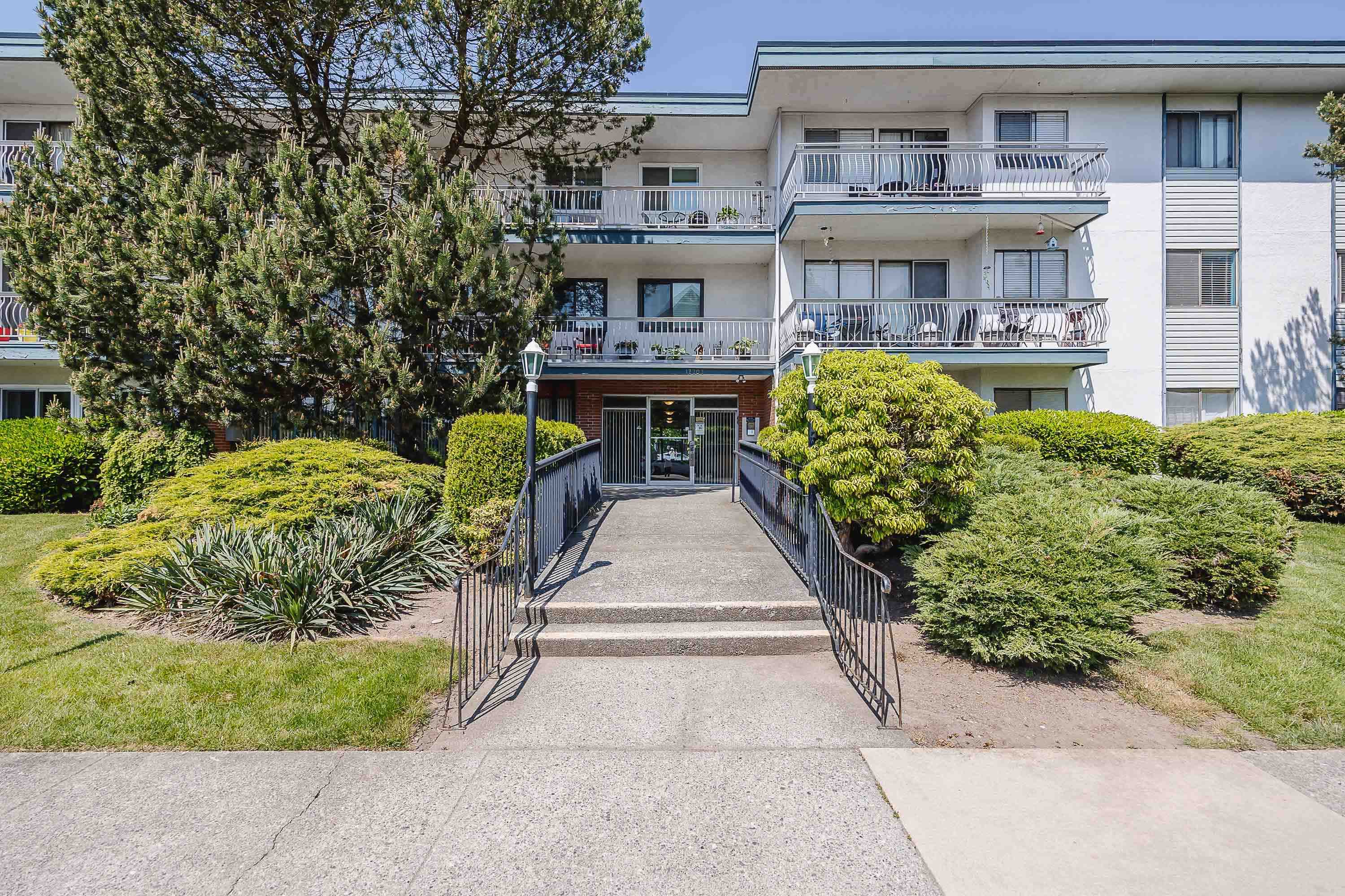 320-17707 57A AVENUE, Surrey, British Columbia, 2 Bedrooms Bedrooms, ,1 BathroomBathrooms,Residential Attached,For Sale,R2872021