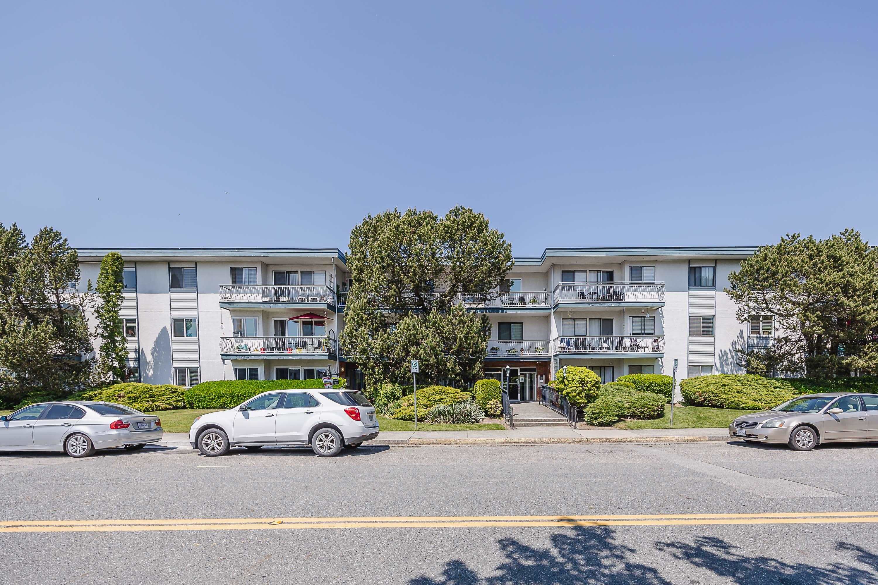320-17707 57A AVENUE, Surrey, British Columbia, 2 Bedrooms Bedrooms, ,1 BathroomBathrooms,Residential Attached,For Sale,R2872021
