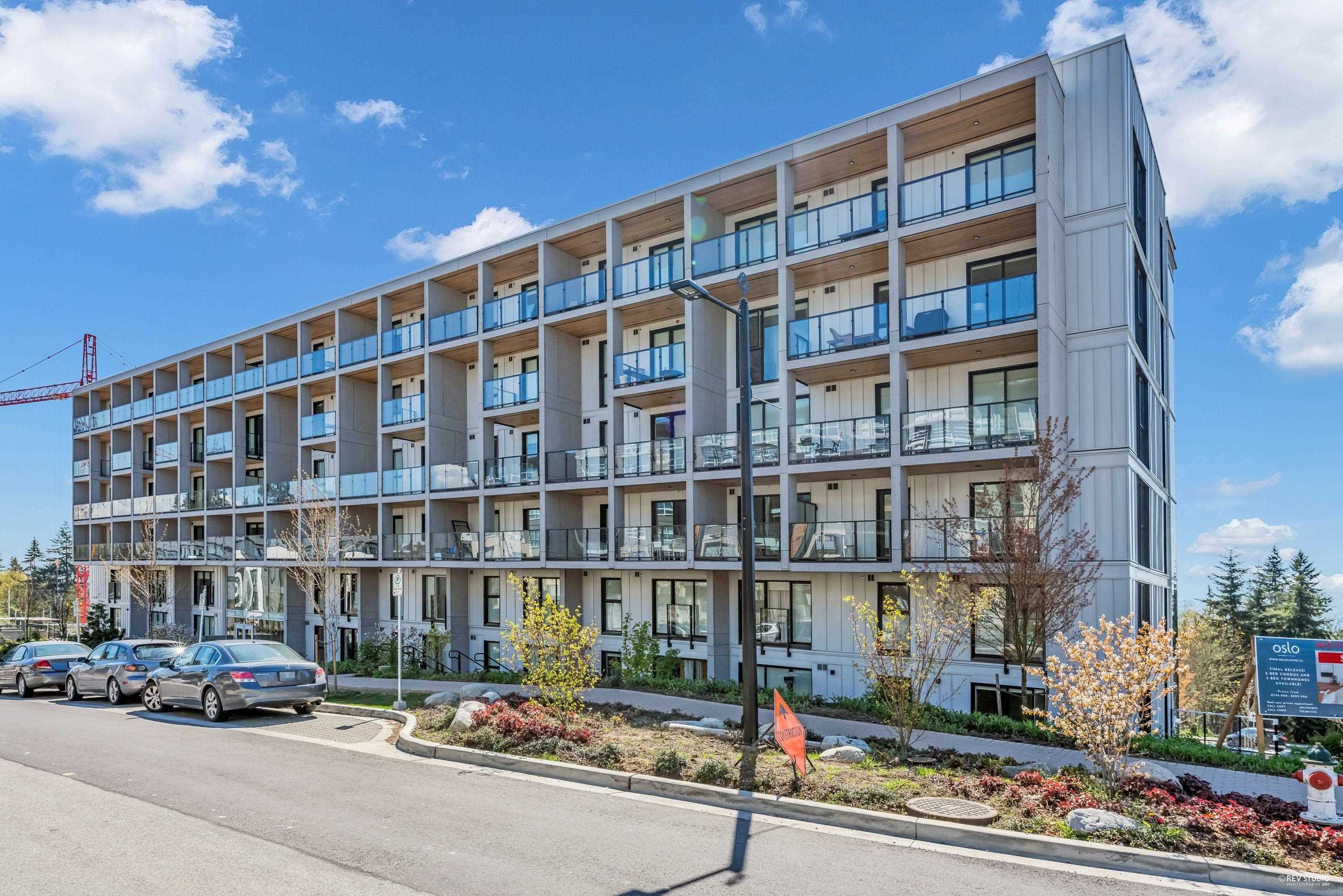 215-9888 UNIVERSITY CRESCENT, Burnaby, British Columbia, 1 Bedroom Bedrooms, ,1 BathroomBathrooms,Residential Attached,For Sale,R2872041