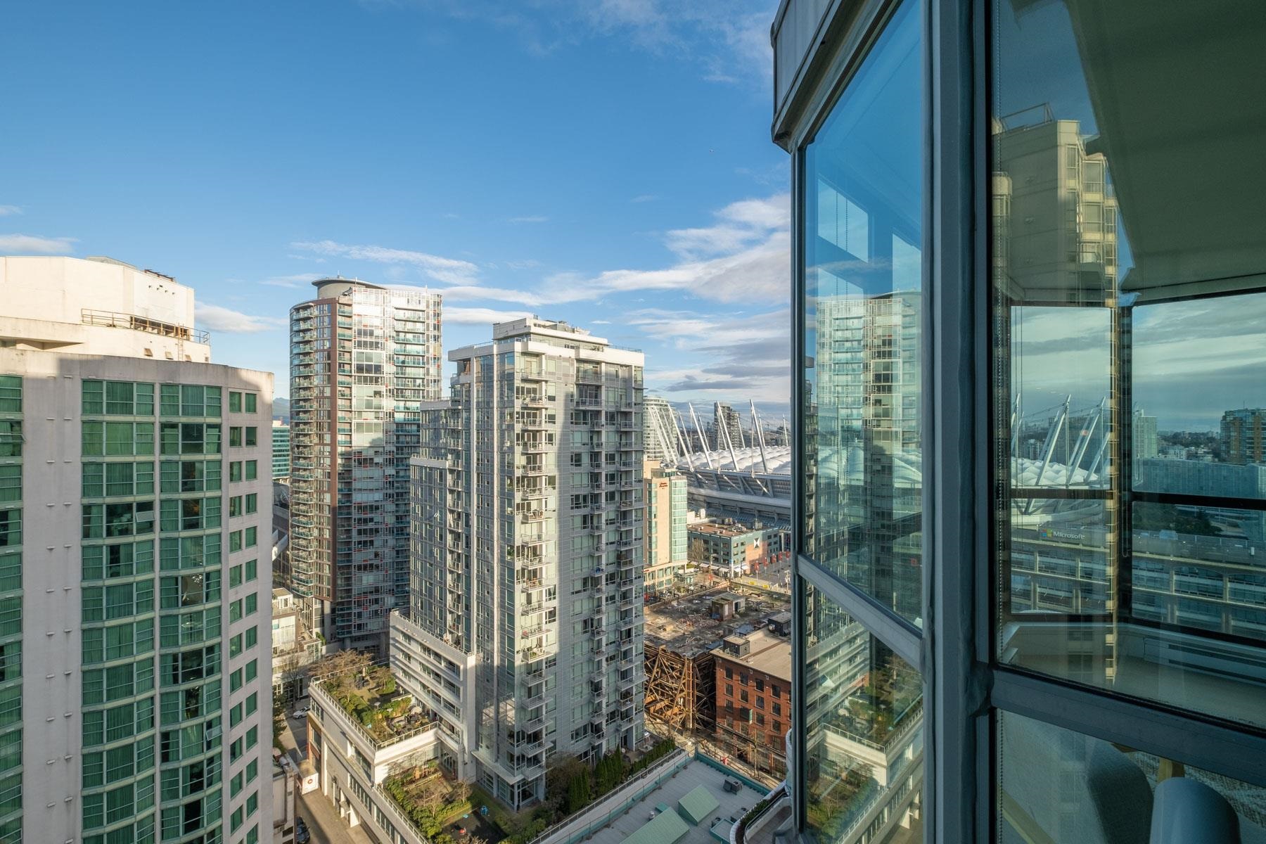 2005-888 HAMILTON STREET, Vancouver, British Columbia, 2 Bedrooms Bedrooms, ,2 BathroomsBathrooms,Residential Attached,For Sale,R2872106