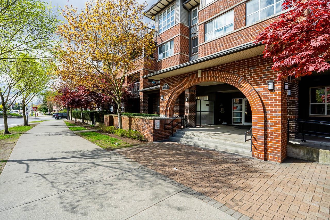 303-6815 188 STREET, Surrey, British Columbia, 2 Bedrooms Bedrooms, ,2 BathroomsBathrooms,Residential Attached,For Sale,R2872254